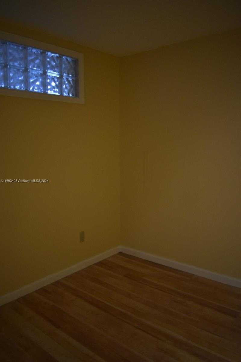 Small Image of 6039 COLLINS AVE #914, Miami Beach Number 24
