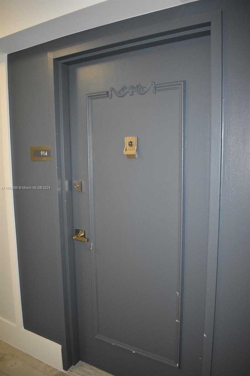Small Image of 6039 COLLINS AVE #914, Miami Beach Number 26