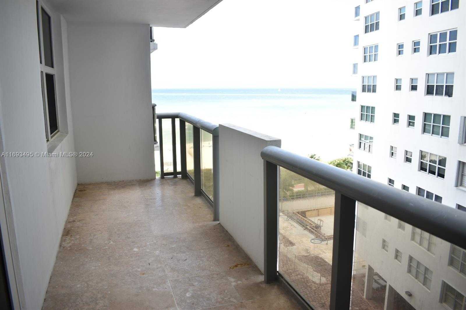Small Image of 6039 COLLINS AVE #914, Miami Beach Number 4