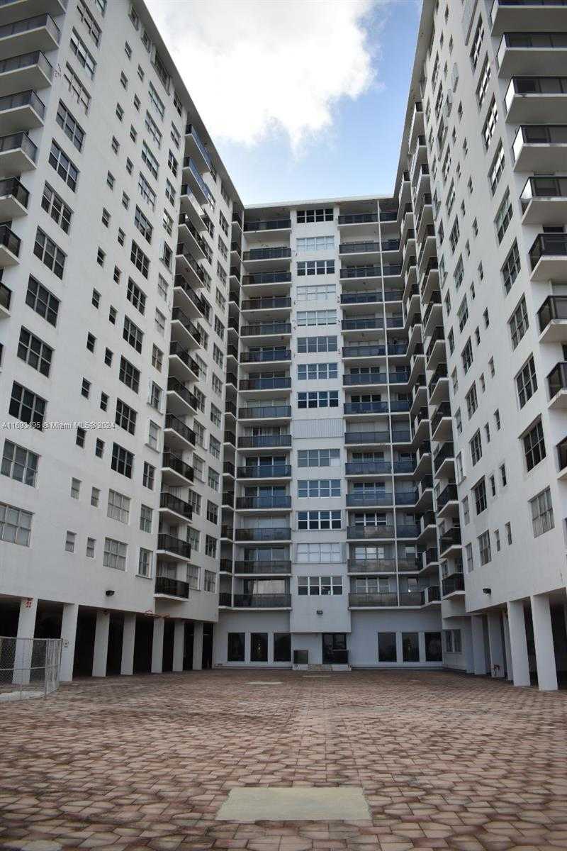 Small Image of 6039 COLLINS AVE #914, Miami Beach Number 47