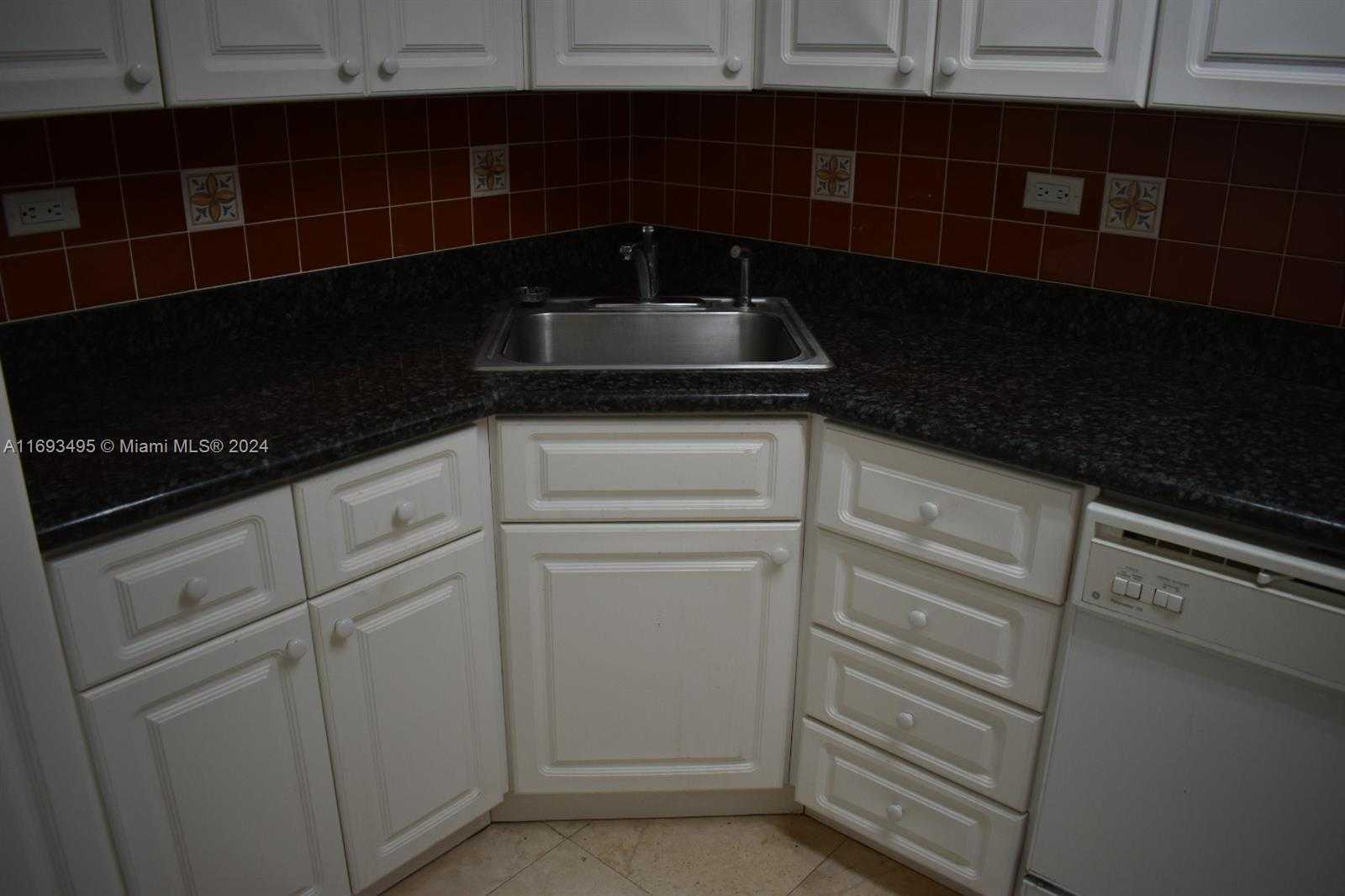 Small Image of 6039 COLLINS AVE #914, Miami Beach Number 57