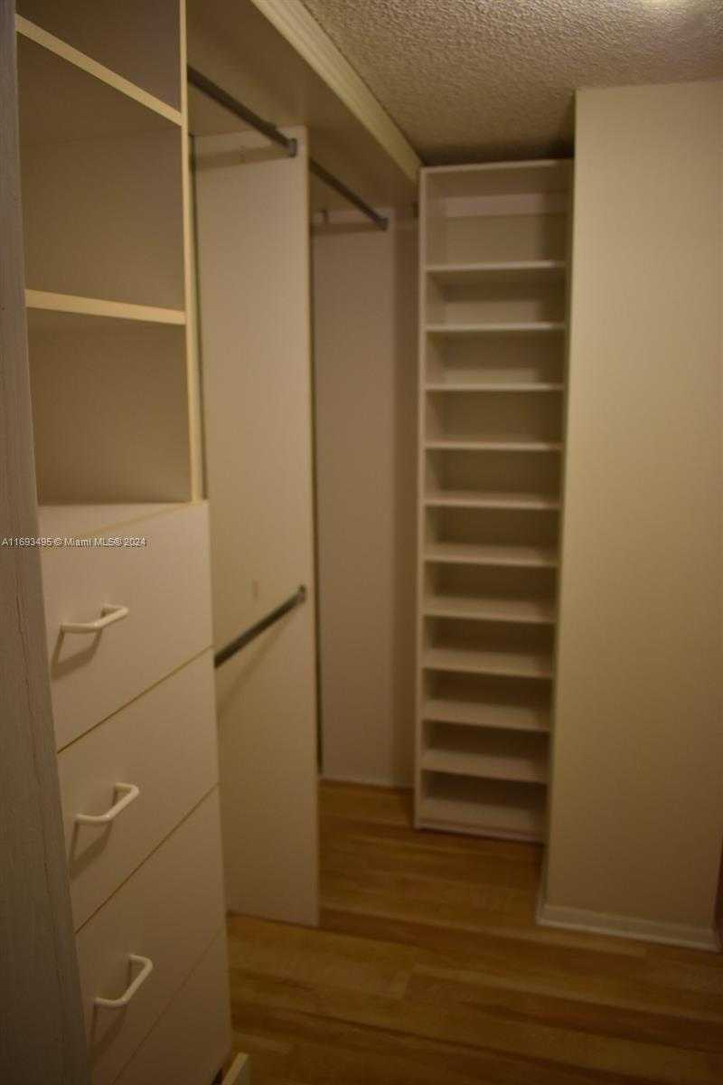 Small Image of 6039 COLLINS AVE #914, Miami Beach Number 69