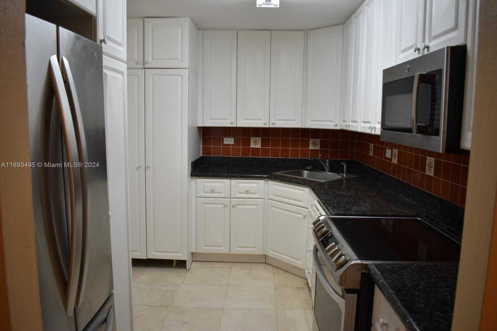 Small Image of 6039 COLLINS AVE #914, Miami Beach Number 7