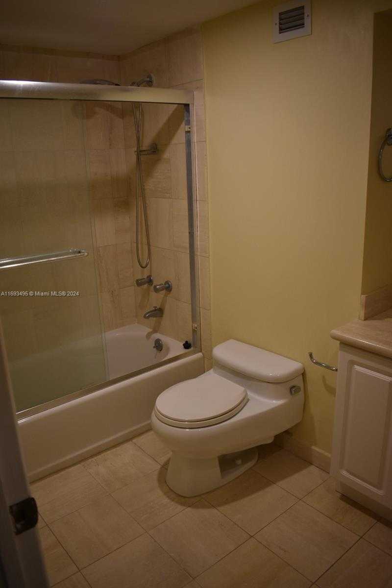 Small Image of 6039 COLLINS AVE #914, Miami Beach Number 71