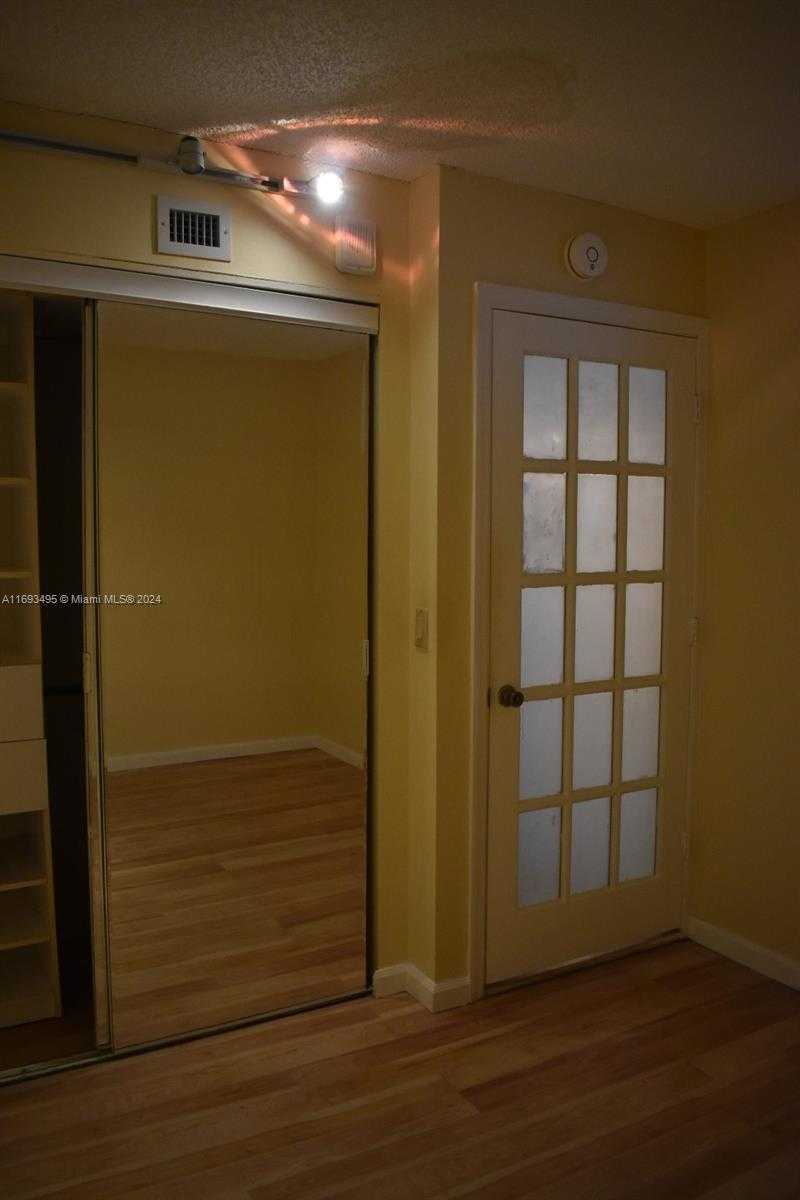 Small Image of 6039 COLLINS AVE #914, Miami Beach Number 72