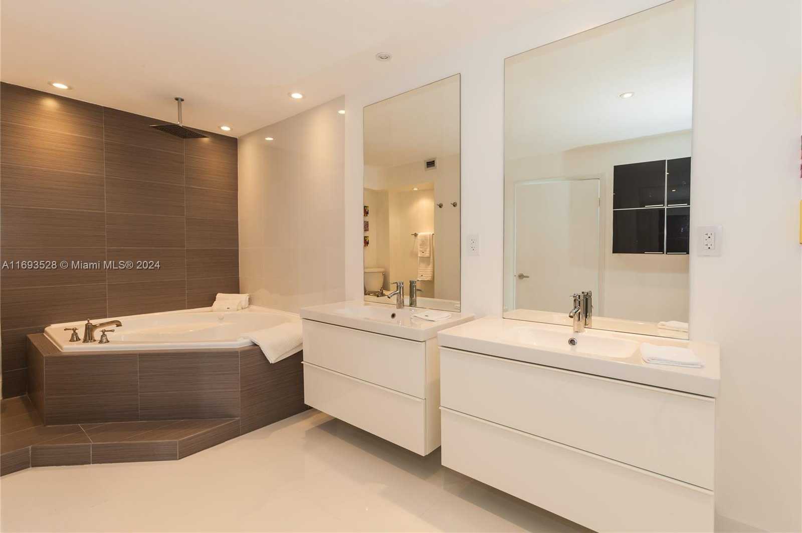 Small Image of 5161 COLLINS AVE #1718, Miami Beach Number 13