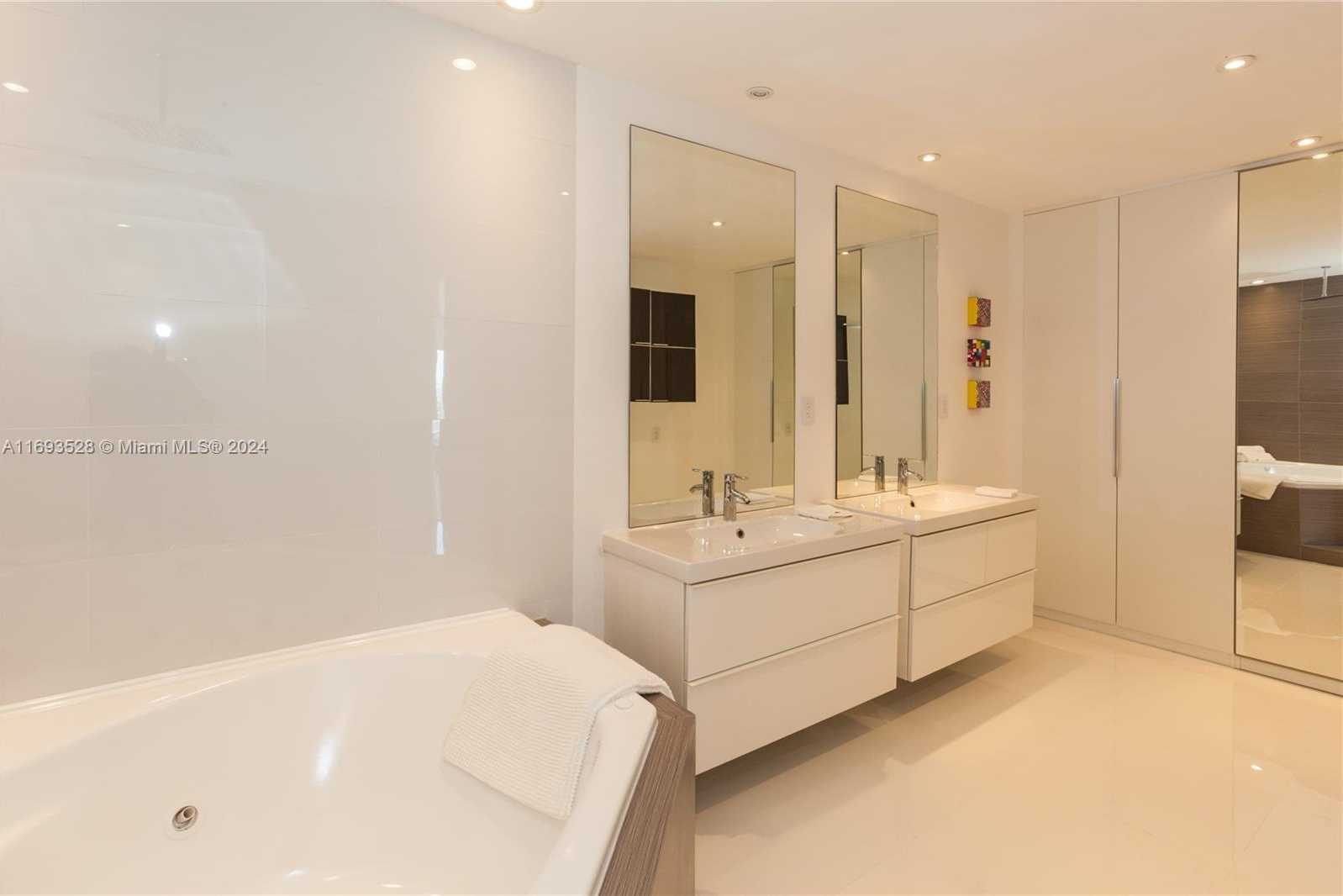 Small Image of 5161 COLLINS AVE #1718, Miami Beach Number 15
