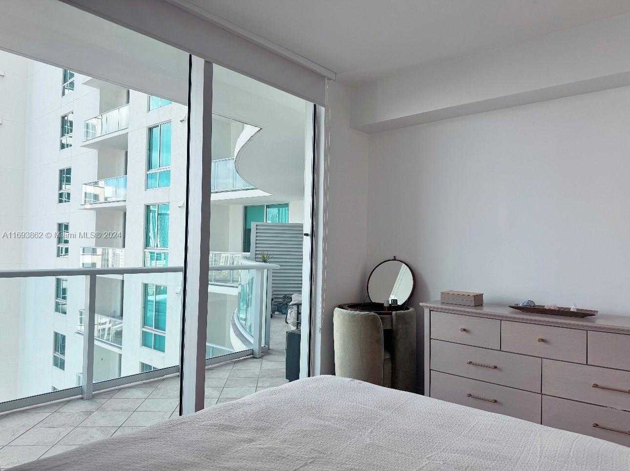 Small Image of 300 SOUTH BISCAYNE BLVD #T-2305, Miami Number 18