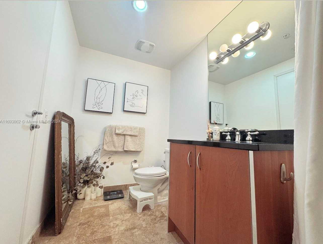 Small Image of 300 SOUTH BISCAYNE BLVD #T-2305, Miami Number 21