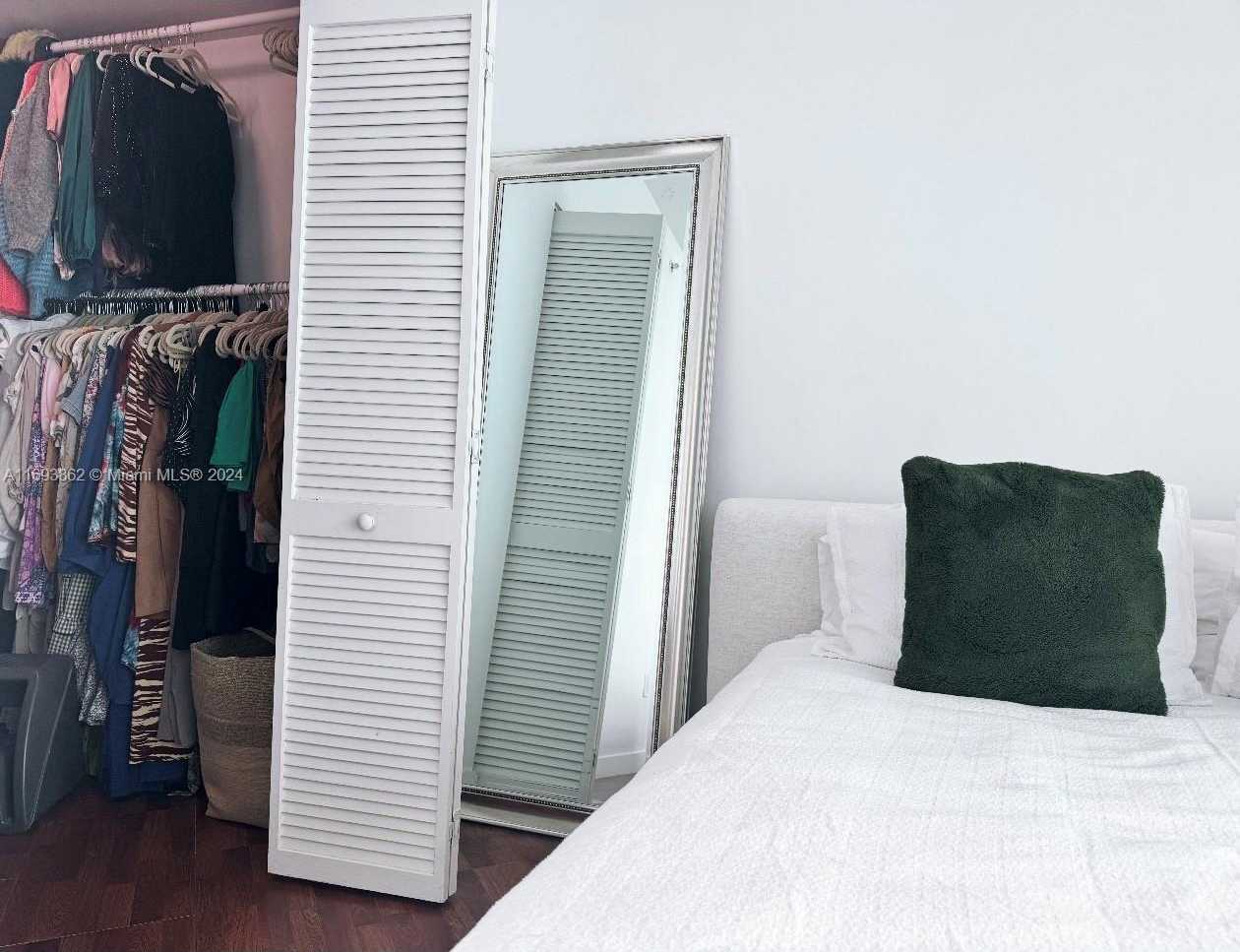 Small Image of 300 SOUTH BISCAYNE BLVD #T-2305, Miami Number 25