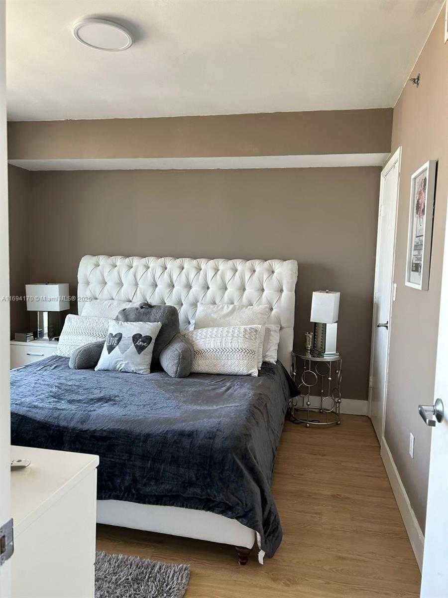Small Image of 50 BISCAYNE BLVD #4607, Miami Number 6