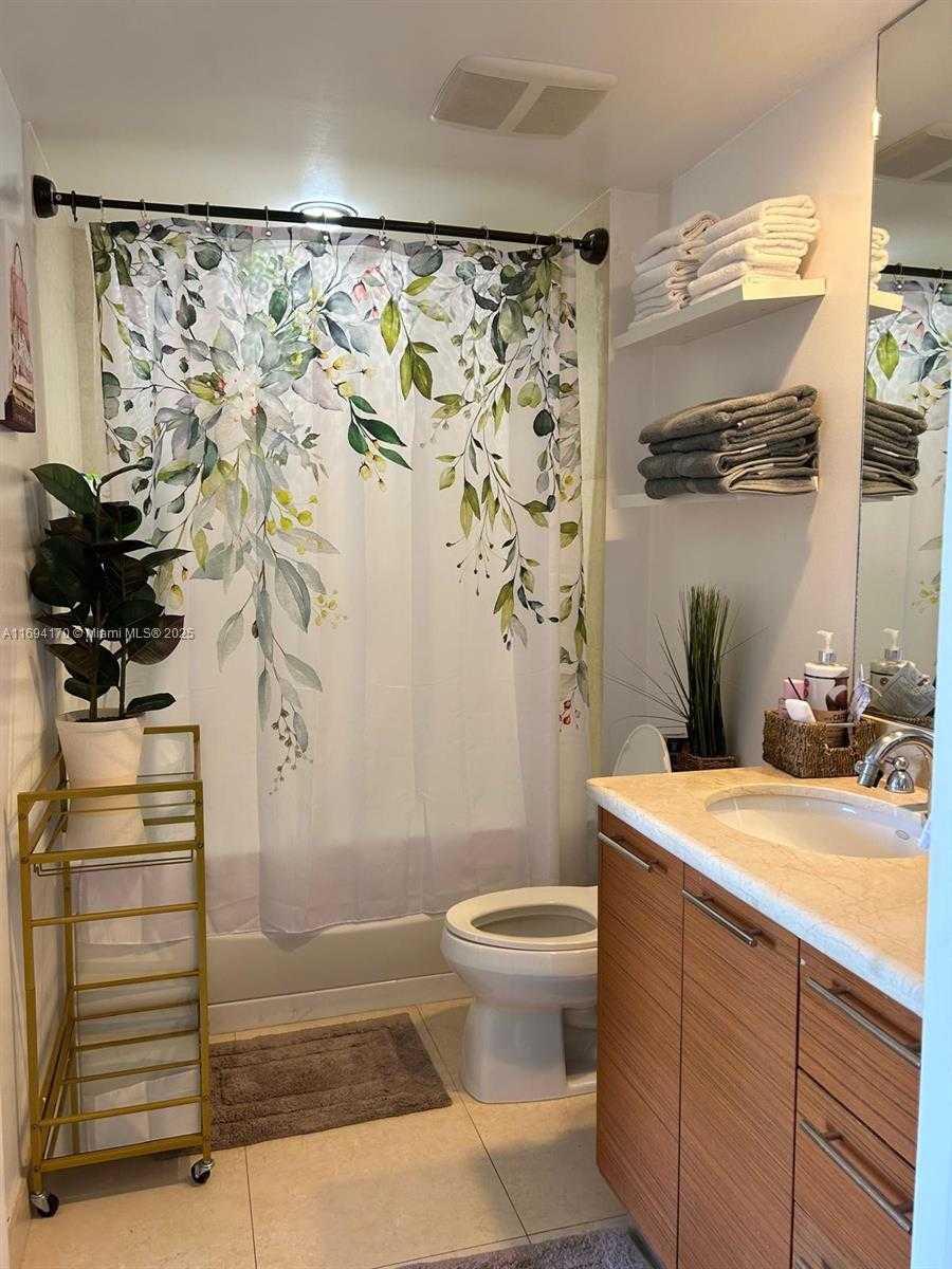 Small Image of 50 BISCAYNE BLVD #4607, Miami Number 9