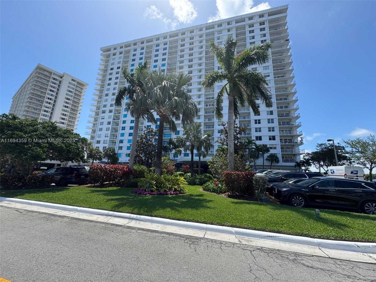 Small Image of 500 BAYVIEW DR #1231, Sunny Isles Beach Number 2