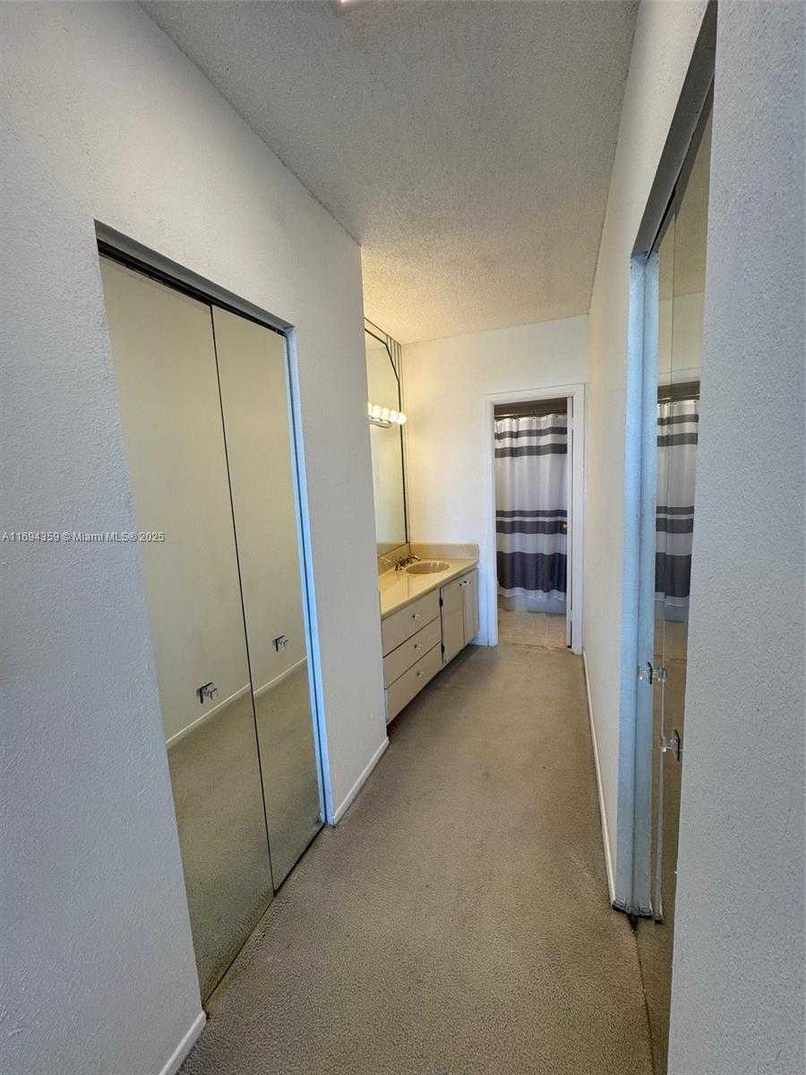 Small Image of 500 BAYVIEW DR #1231, Sunny Isles Beach Number 32