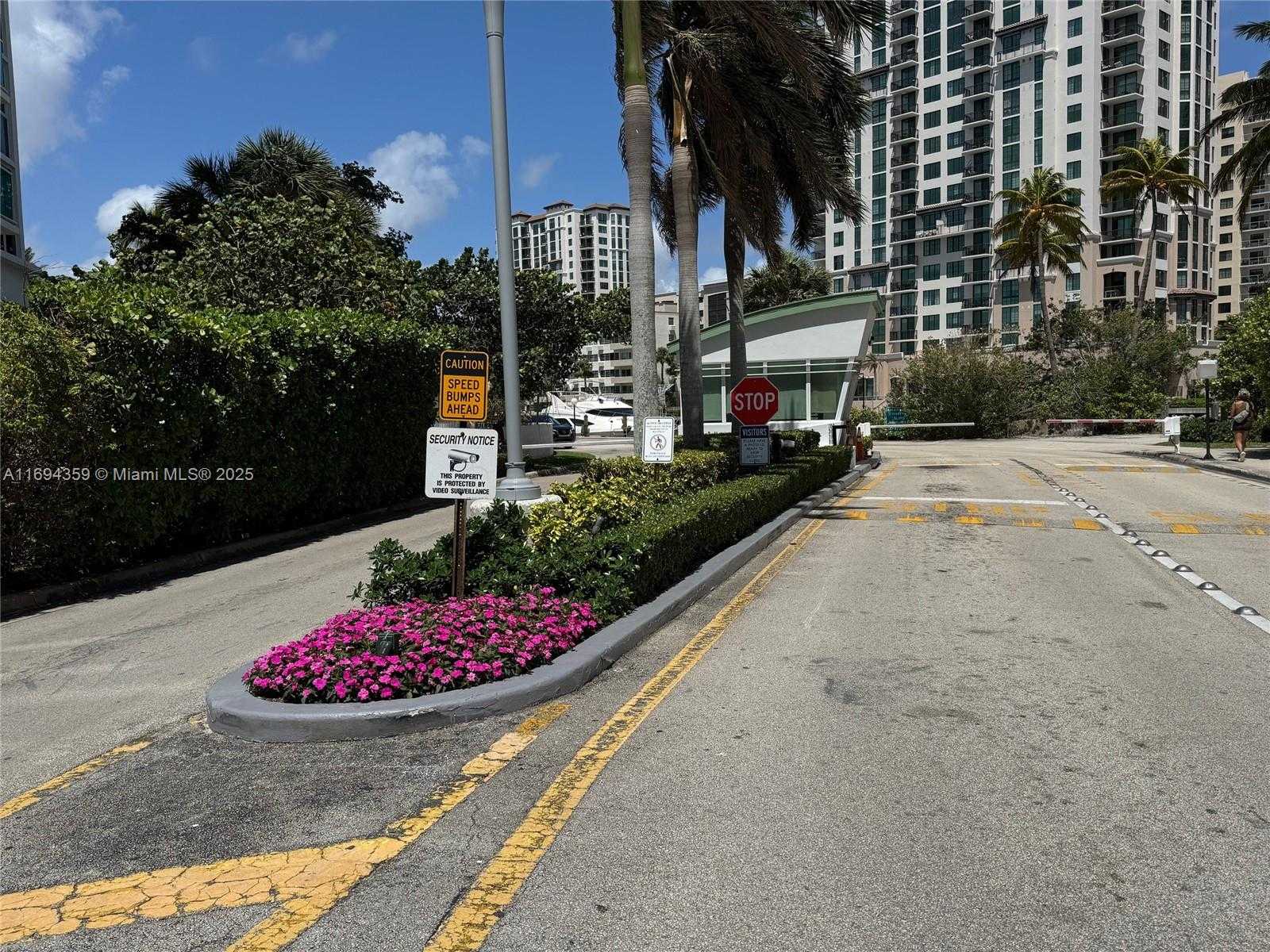Small Image of 500 BAYVIEW DR #1231, Sunny Isles Beach Number 4
