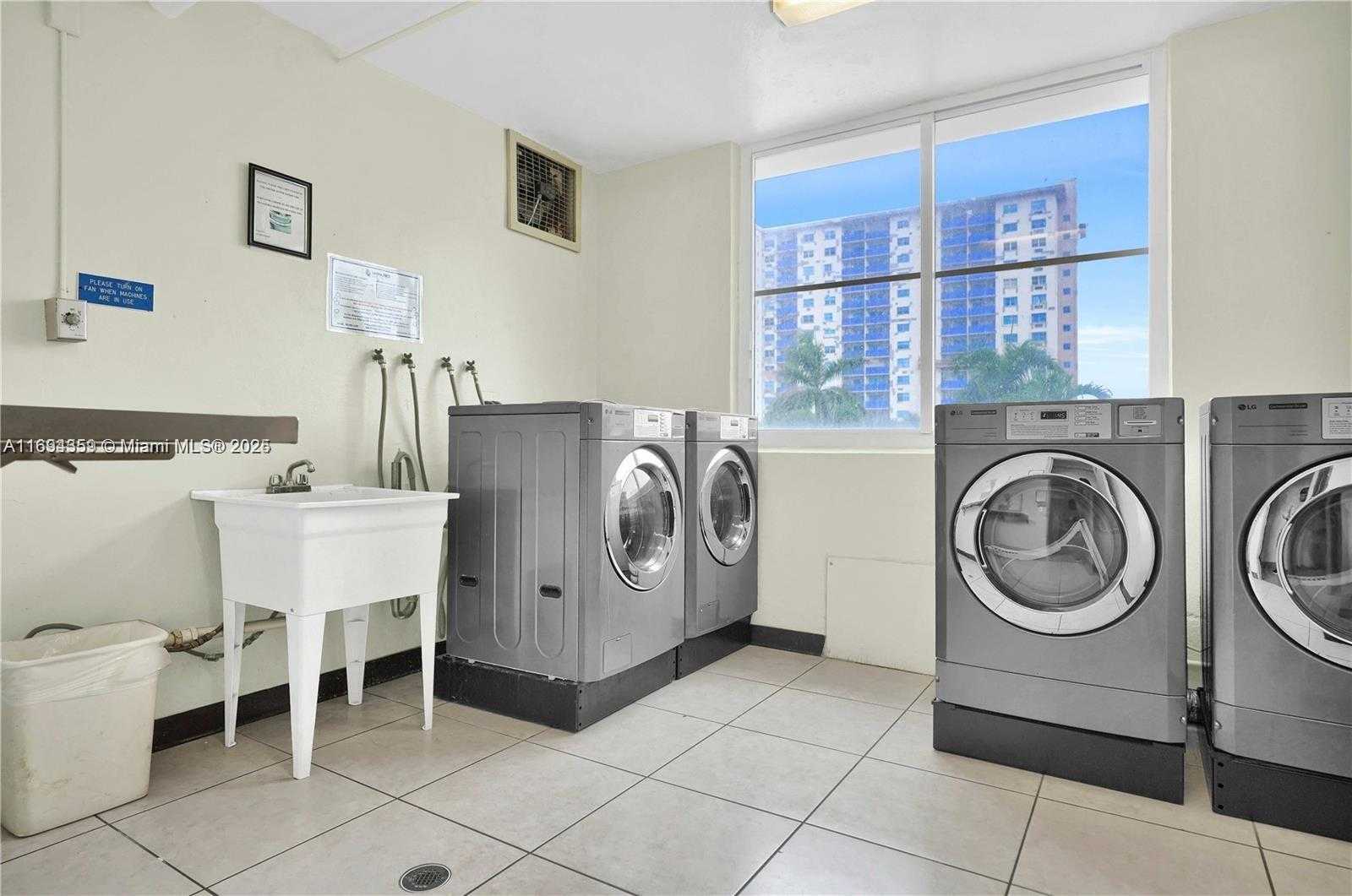 Small Image of 500 BAYVIEW DR #1231, Sunny Isles Beach Number 45