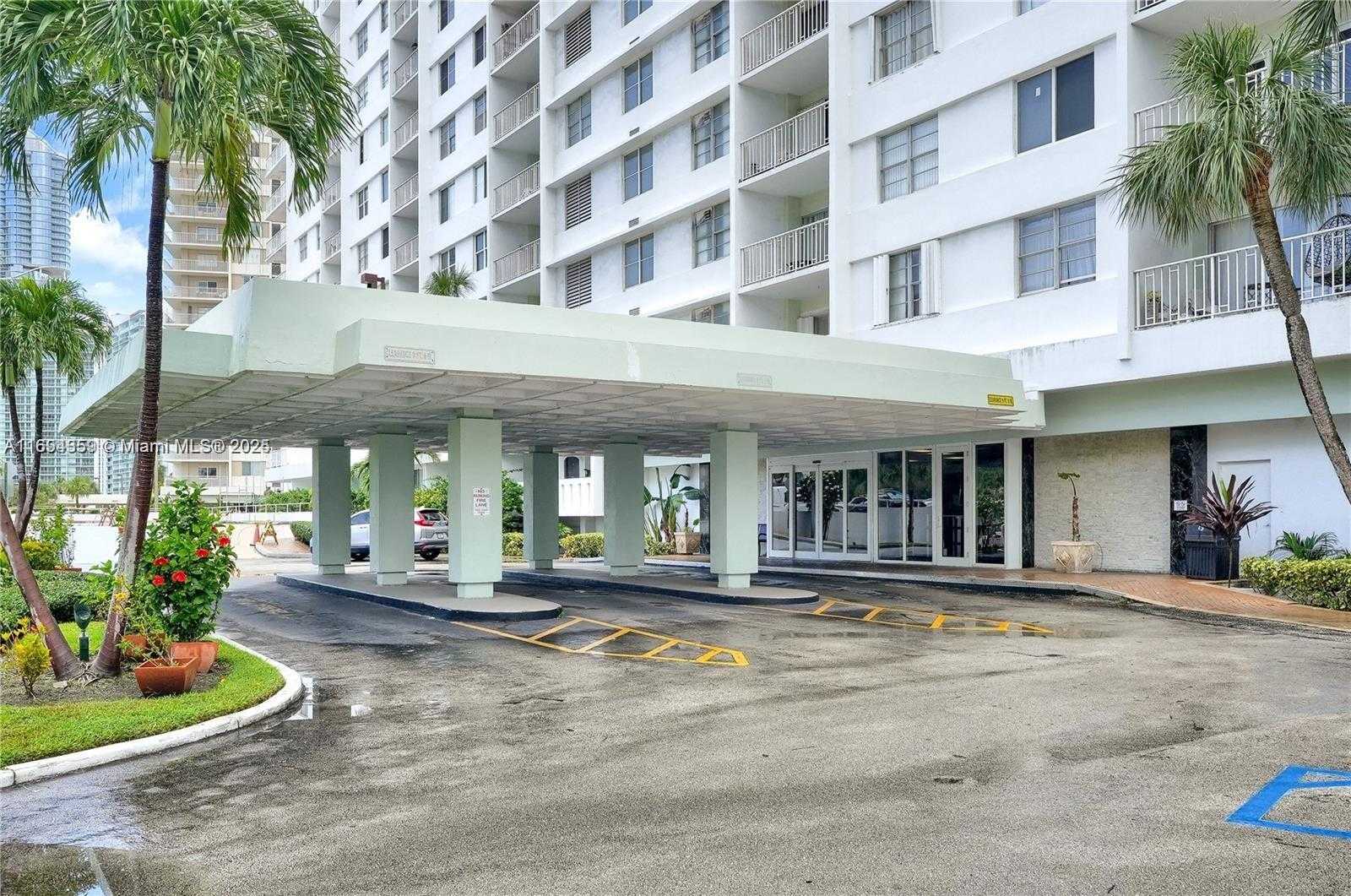 Small Image of 500 BAYVIEW DR #1231, Sunny Isles Beach Number 5