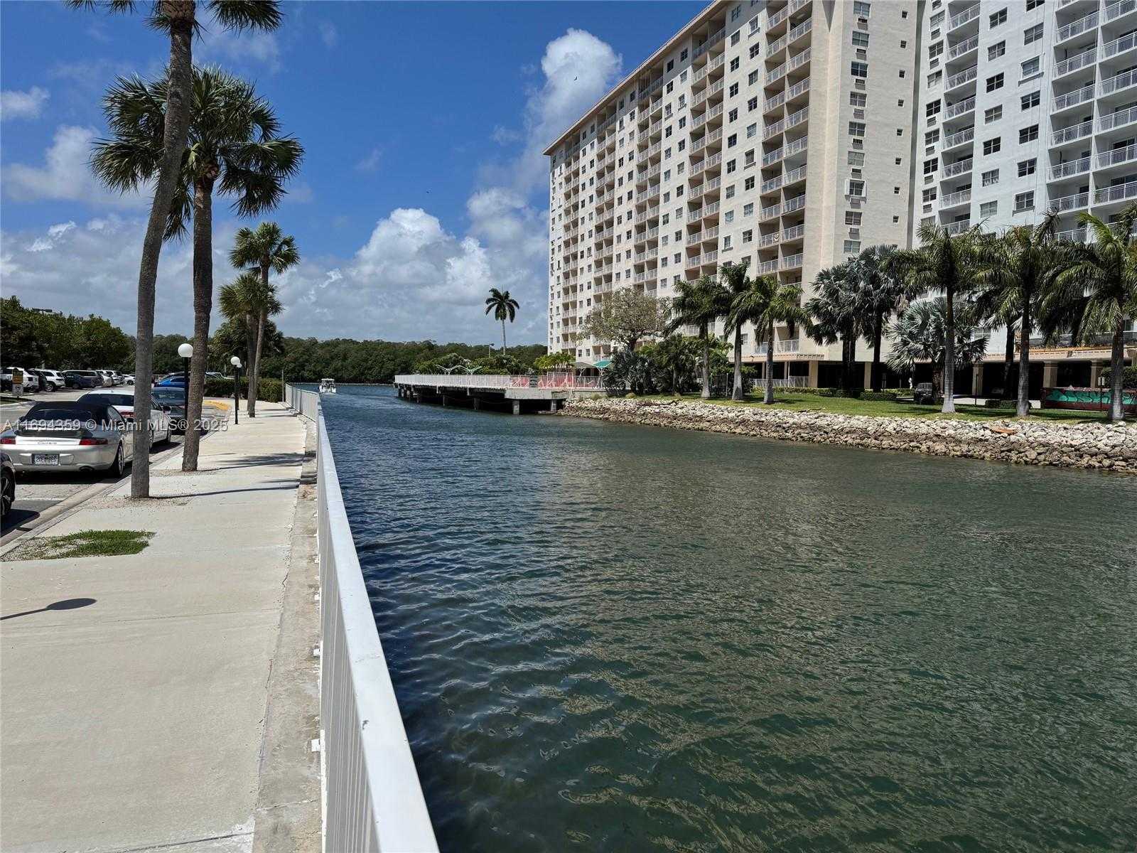 Small Image of 500 BAYVIEW DR #1231, Sunny Isles Beach Number 6