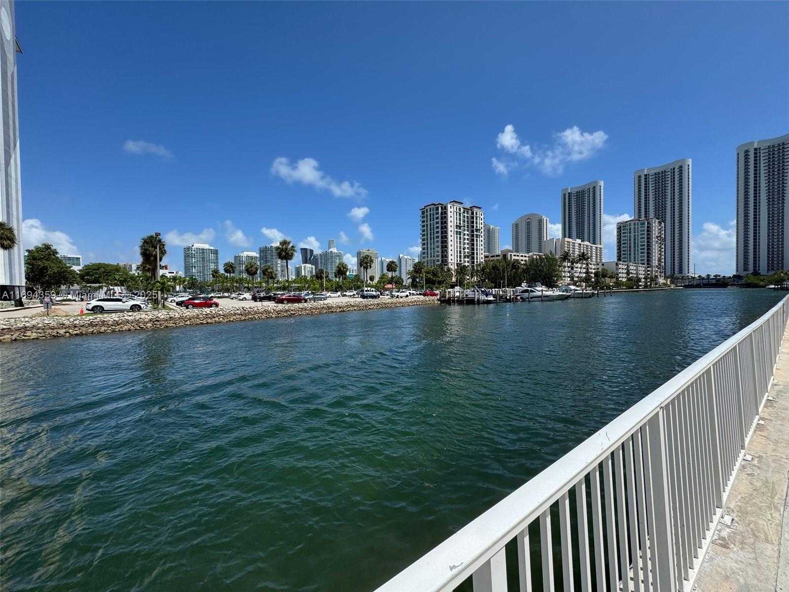 Small Image of 500 BAYVIEW DR #1231, Sunny Isles Beach Number 7