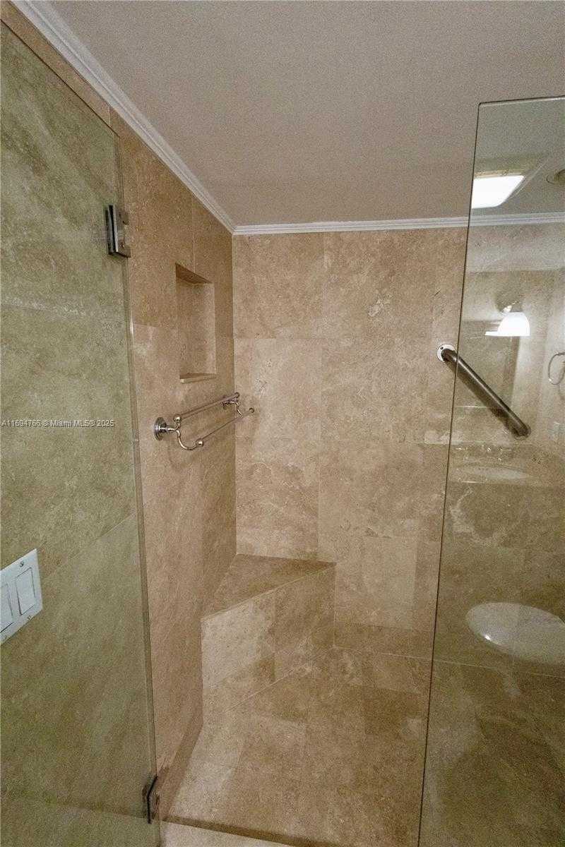 Small Image of 2555 COLLINS AVE #308, Miami Beach Number 11