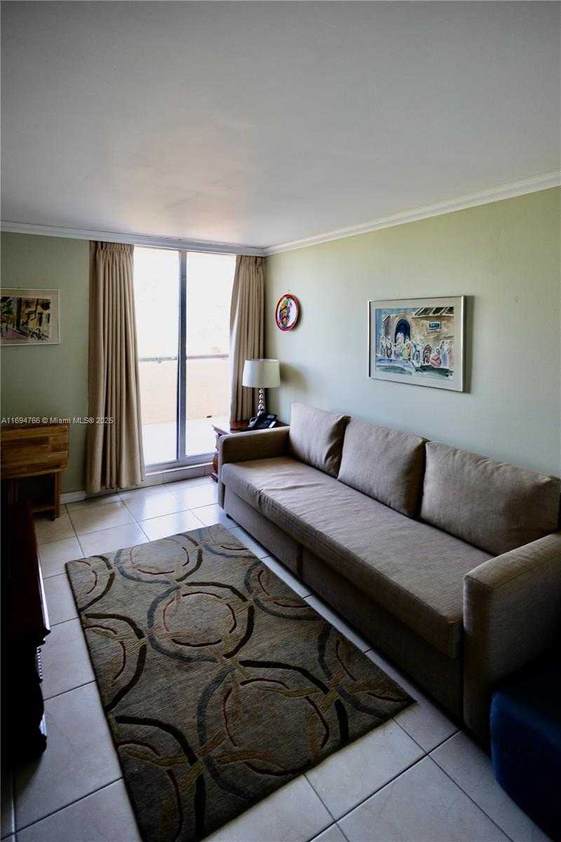 Small Image of 2555 COLLINS AVE #308, Miami Beach Number 13