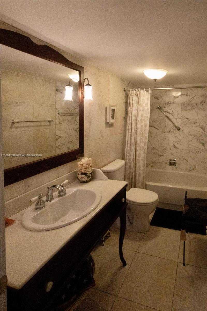 Small Image of 2555 COLLINS AVE #308, Miami Beach Number 14