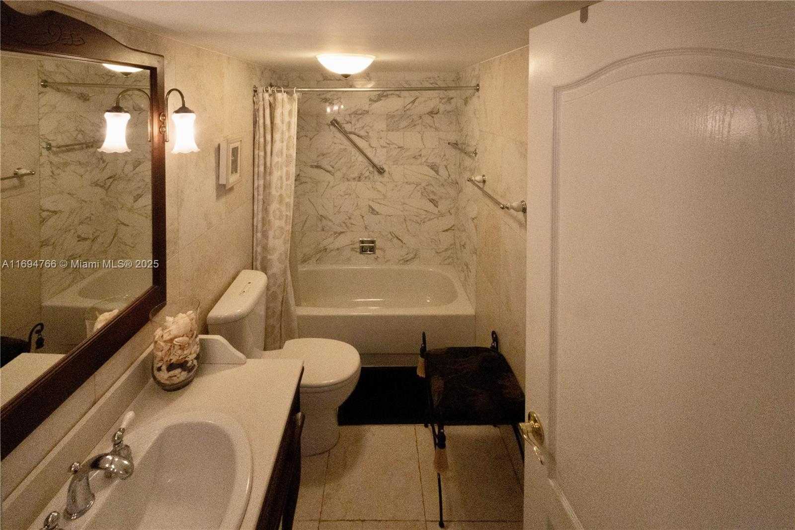 Small Image of 2555 COLLINS AVE #308, Miami Beach Number 15
