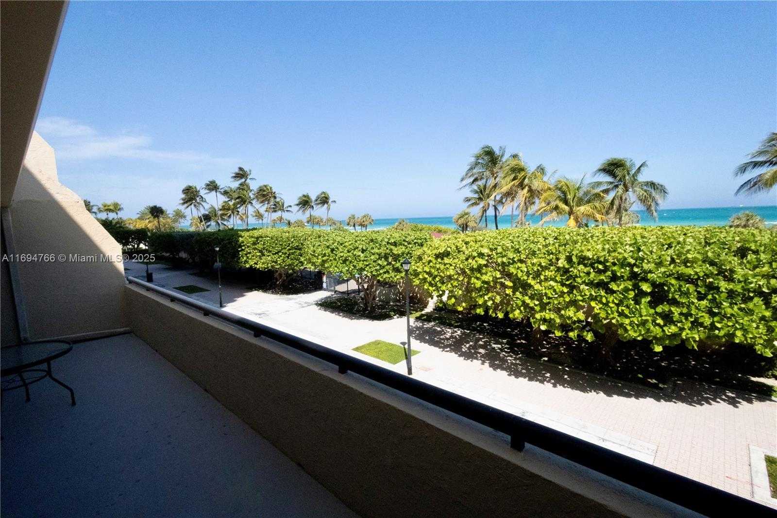 Small Image of 2555 COLLINS AVE #308, Miami Beach Number 2