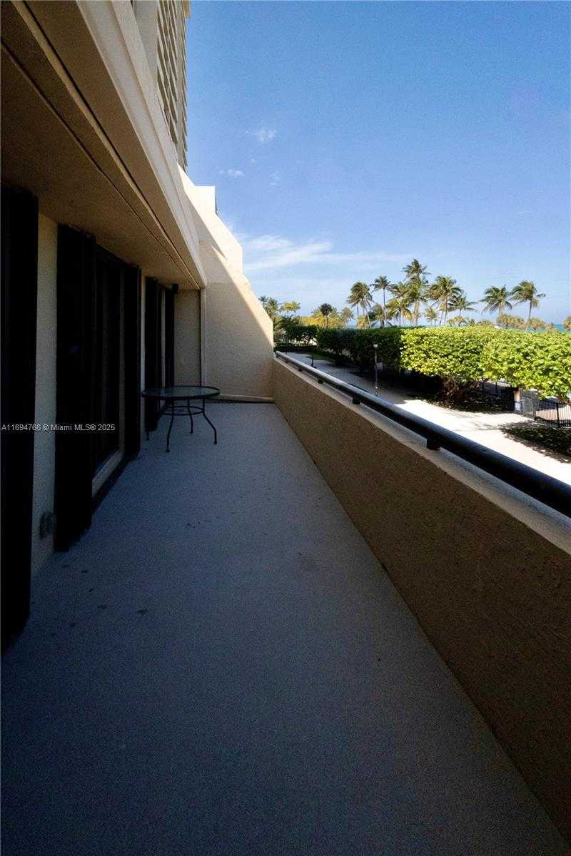 Small Image of 2555 COLLINS AVE #308, Miami Beach Number 3