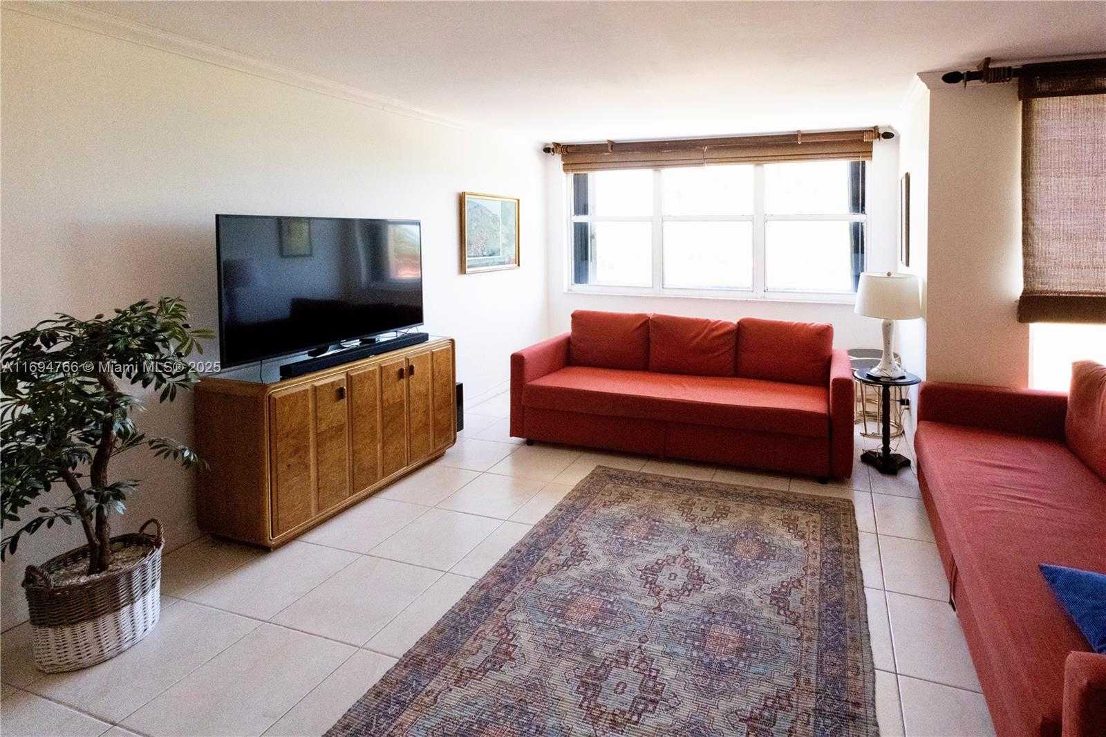 Small Image of 2555 COLLINS AVE #308, Miami Beach Number 8