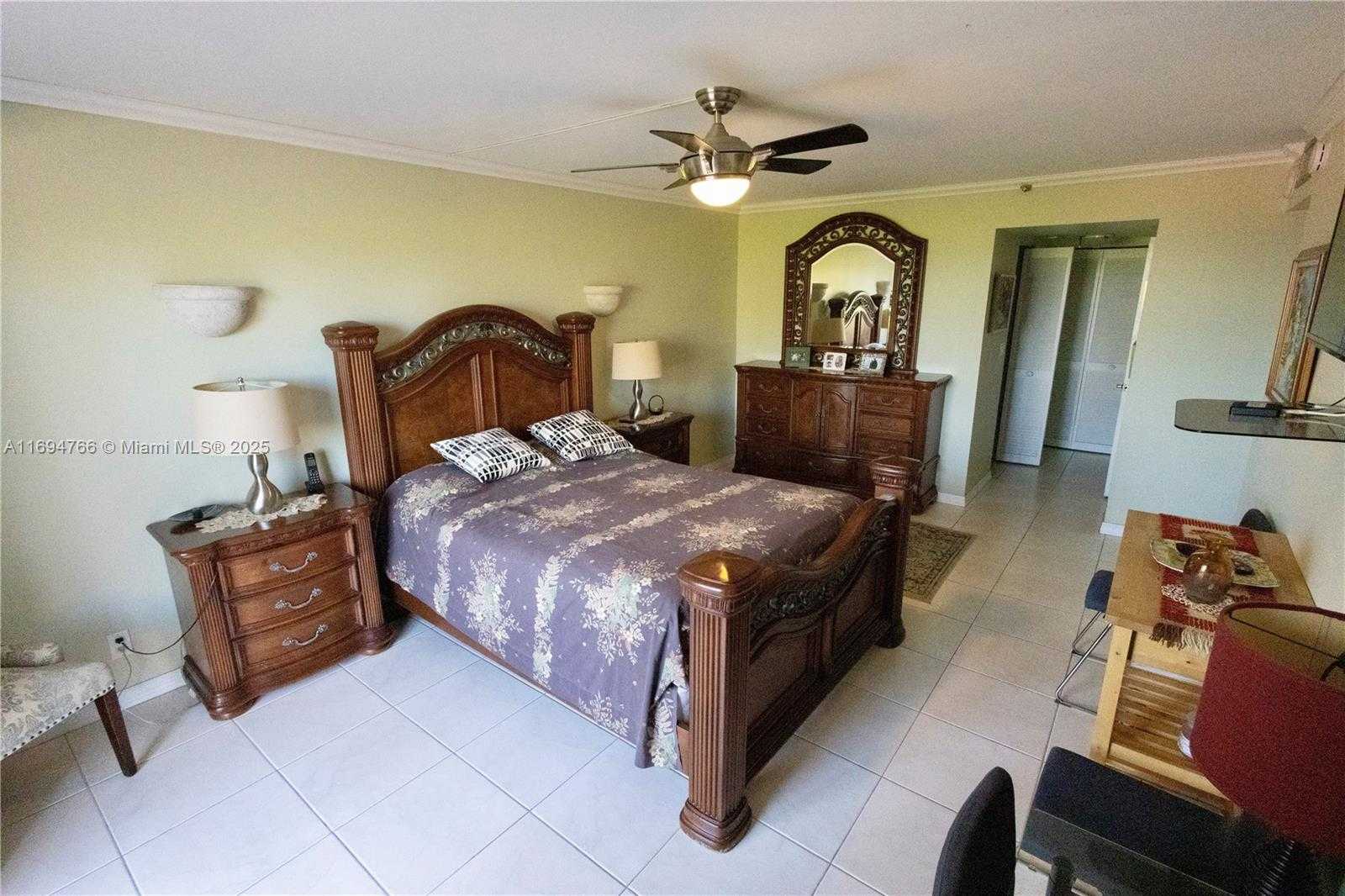 Small Image of 2555 COLLINS AVE #308, Miami Beach Number 9