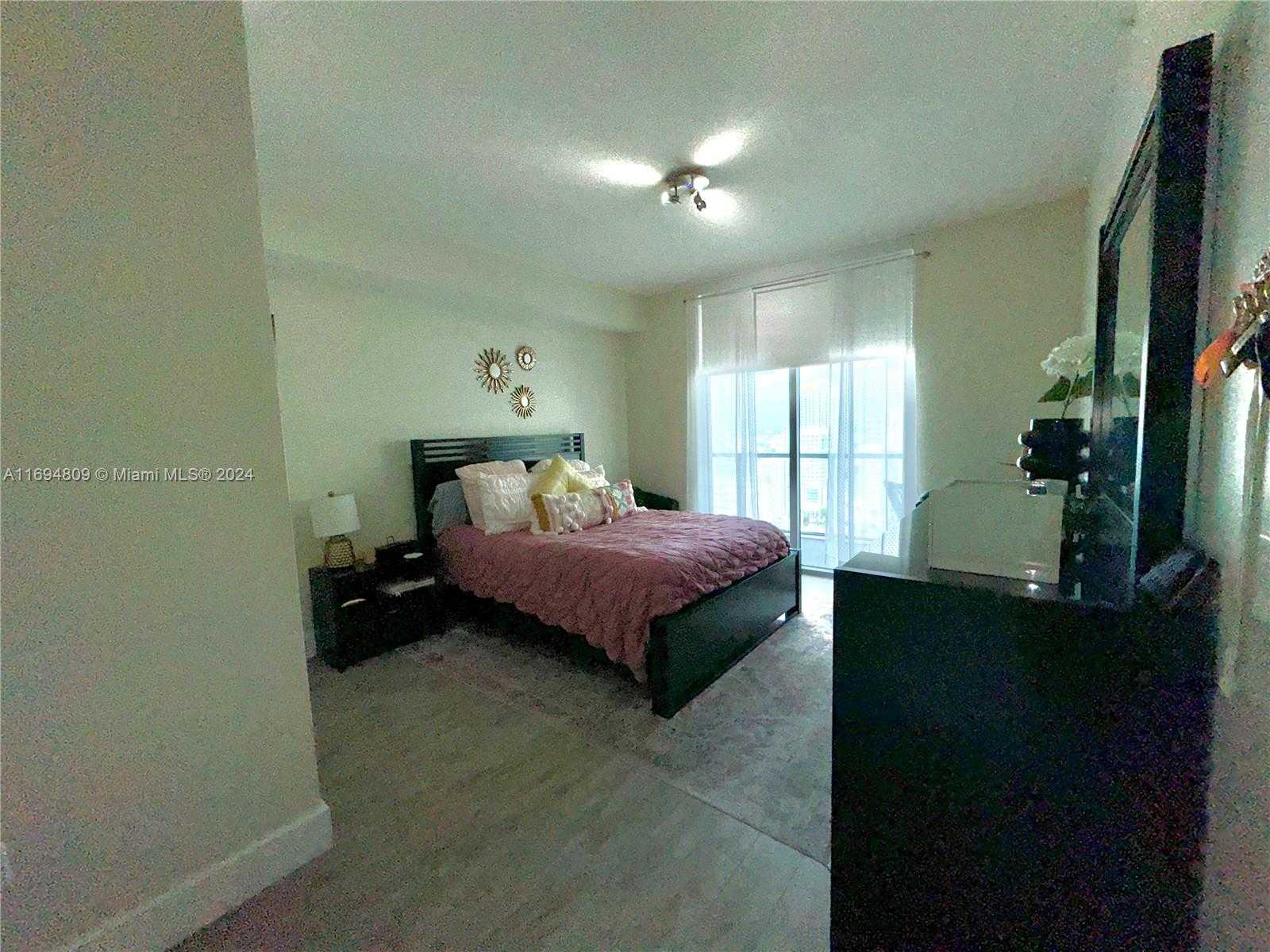 Small Image of 79 SW 12th St, Miami, FL 33130, USA Number 10