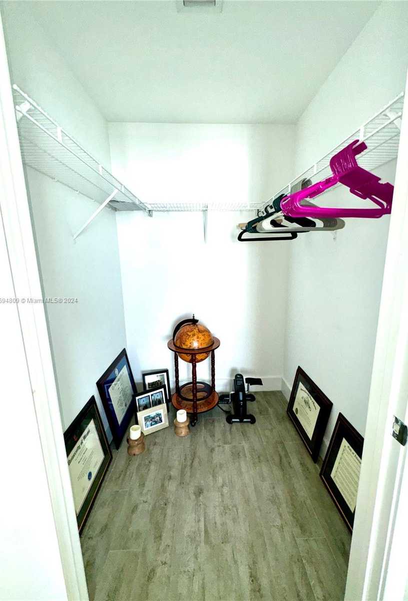 Small Image of 79 SW 12th St, Miami, FL 33130, USA Number 11