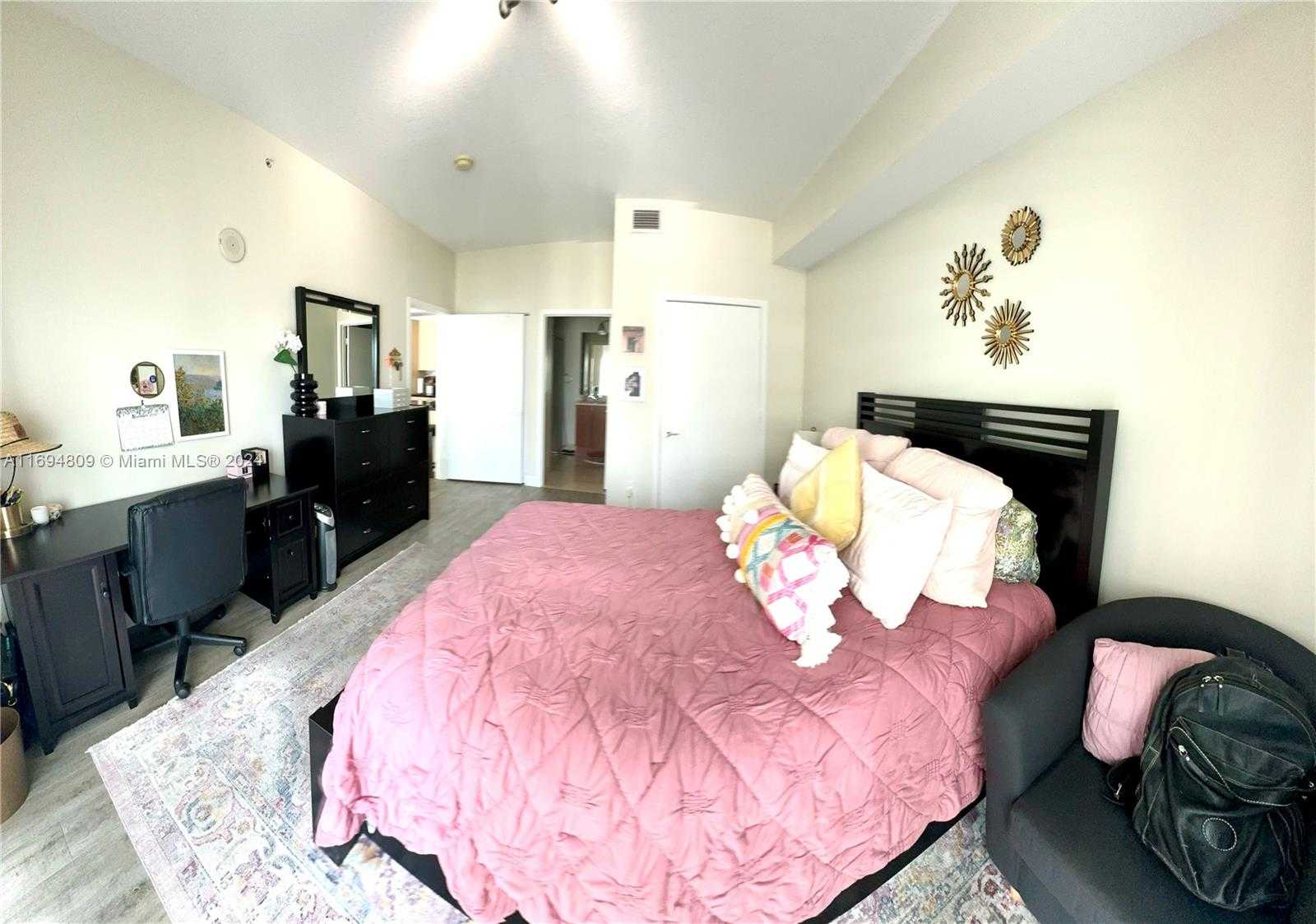 Small Image of 79 SW 12th St, Miami, FL 33130, USA Number 12