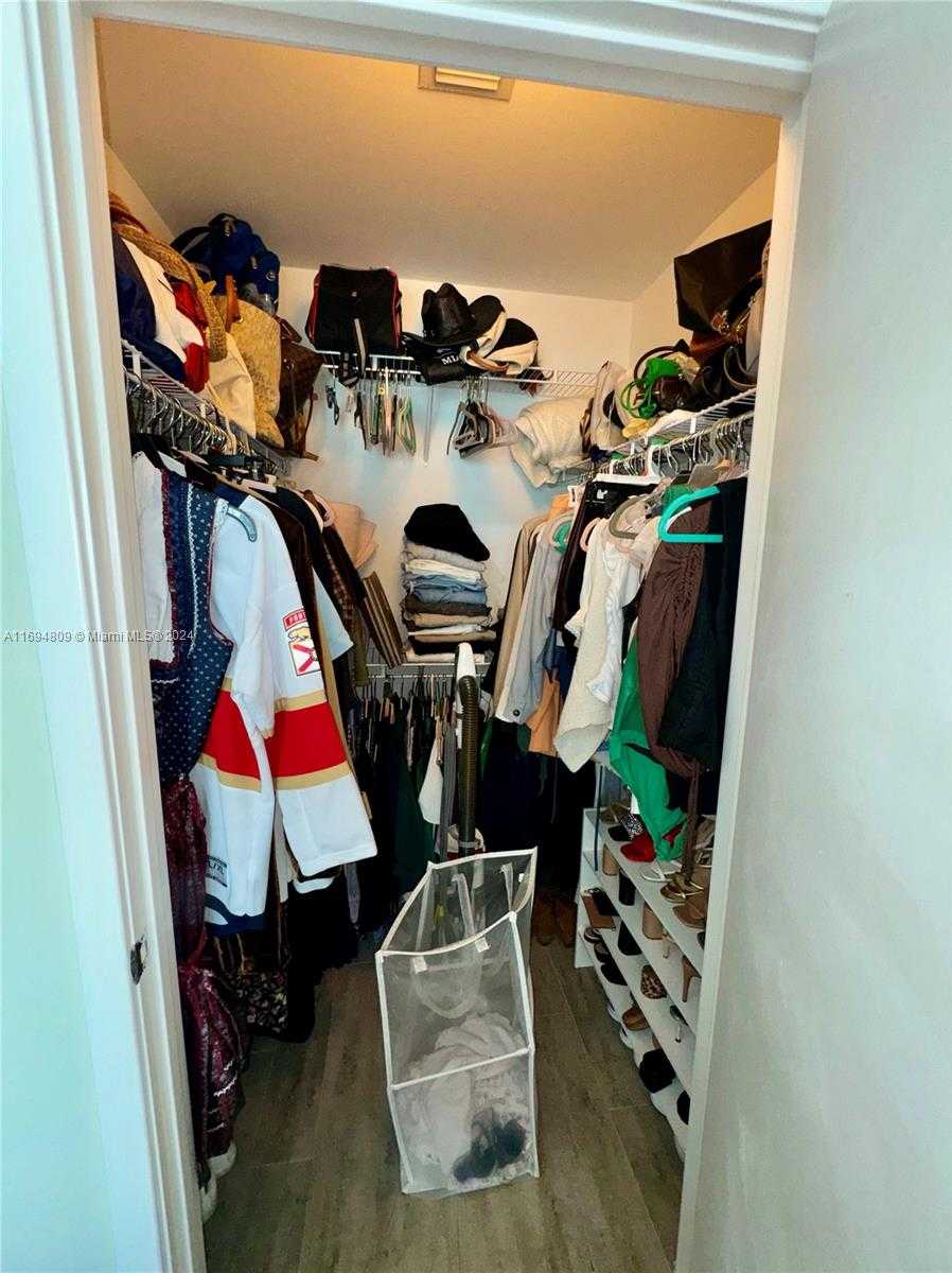 Small Image of 79 SW 12th St, Miami, FL 33130, USA Number 16