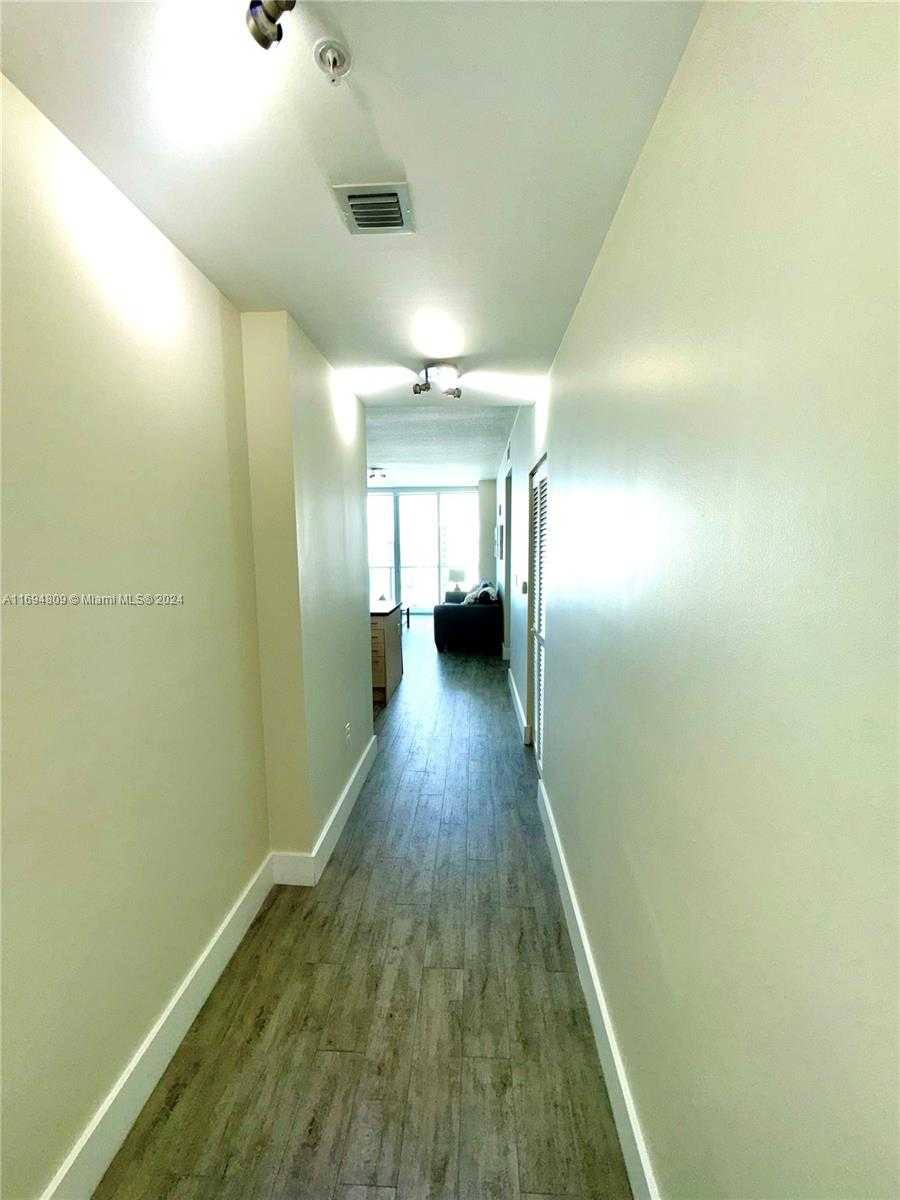 Small Image of 79 SW 12th St, Miami, FL 33130, USA Number 3