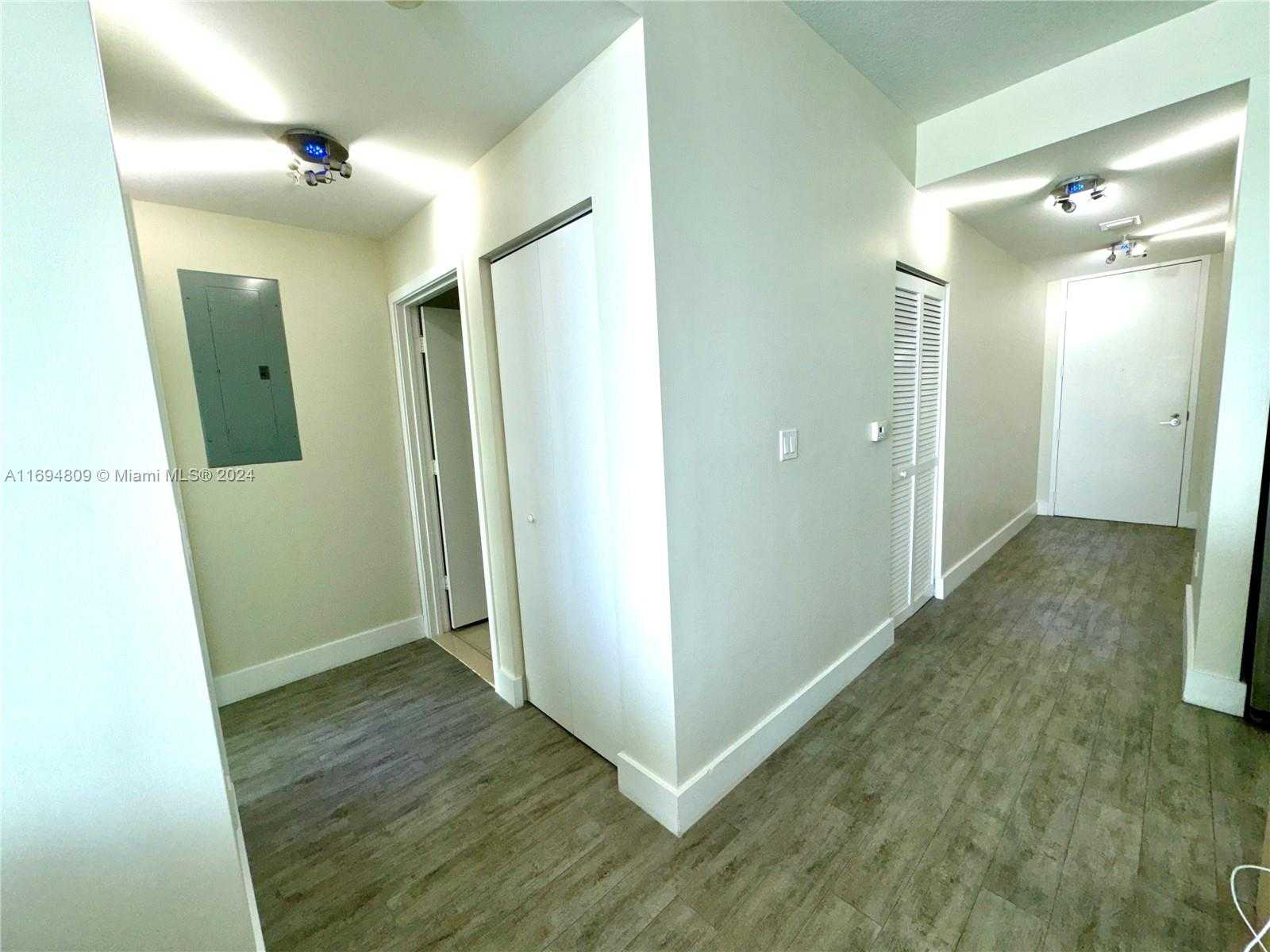 Small Image of 79 SW 12th St, Miami, FL 33130, USA Number 5