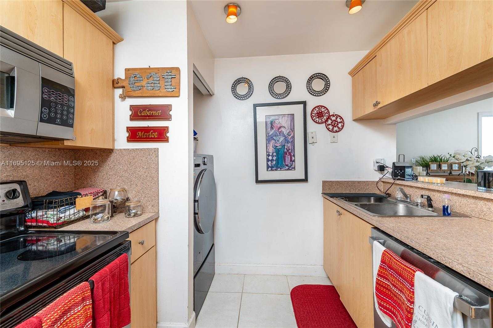 Small Image of 7601 EAST TREASURE DR #PH224, North Bay Village Number 11