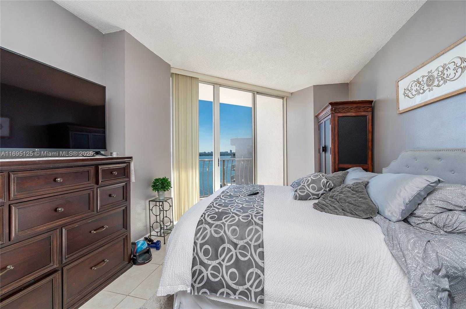 Small Image of 7601 EAST TREASURE DR #PH224, North Bay Village Number 12