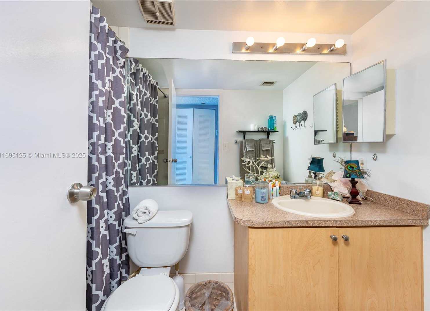 Small Image of 7601 EAST TREASURE DR #PH224, North Bay Village Number 14