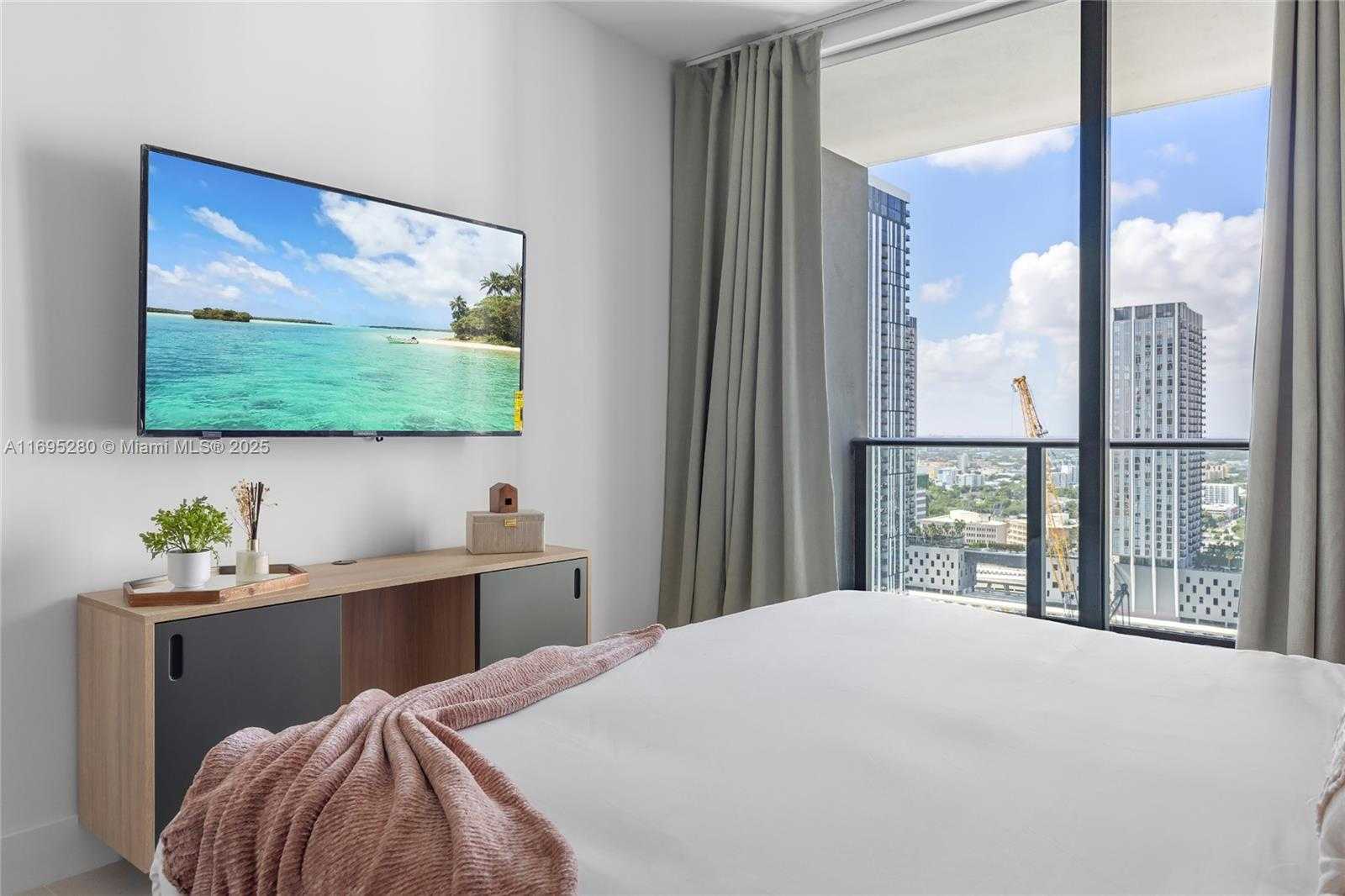 Small Image of 159 NORTH EAST 6TH ST #2704, Miami Number 16