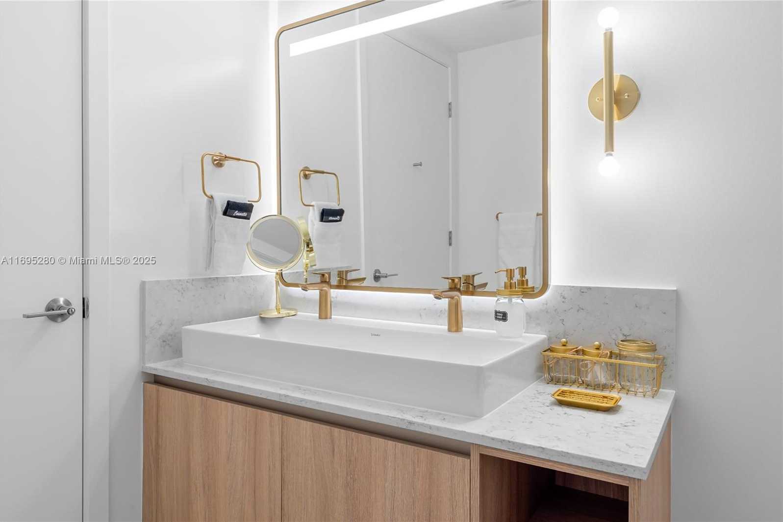 Small Image of 159 NORTH EAST 6TH ST #2704, Miami Number 20