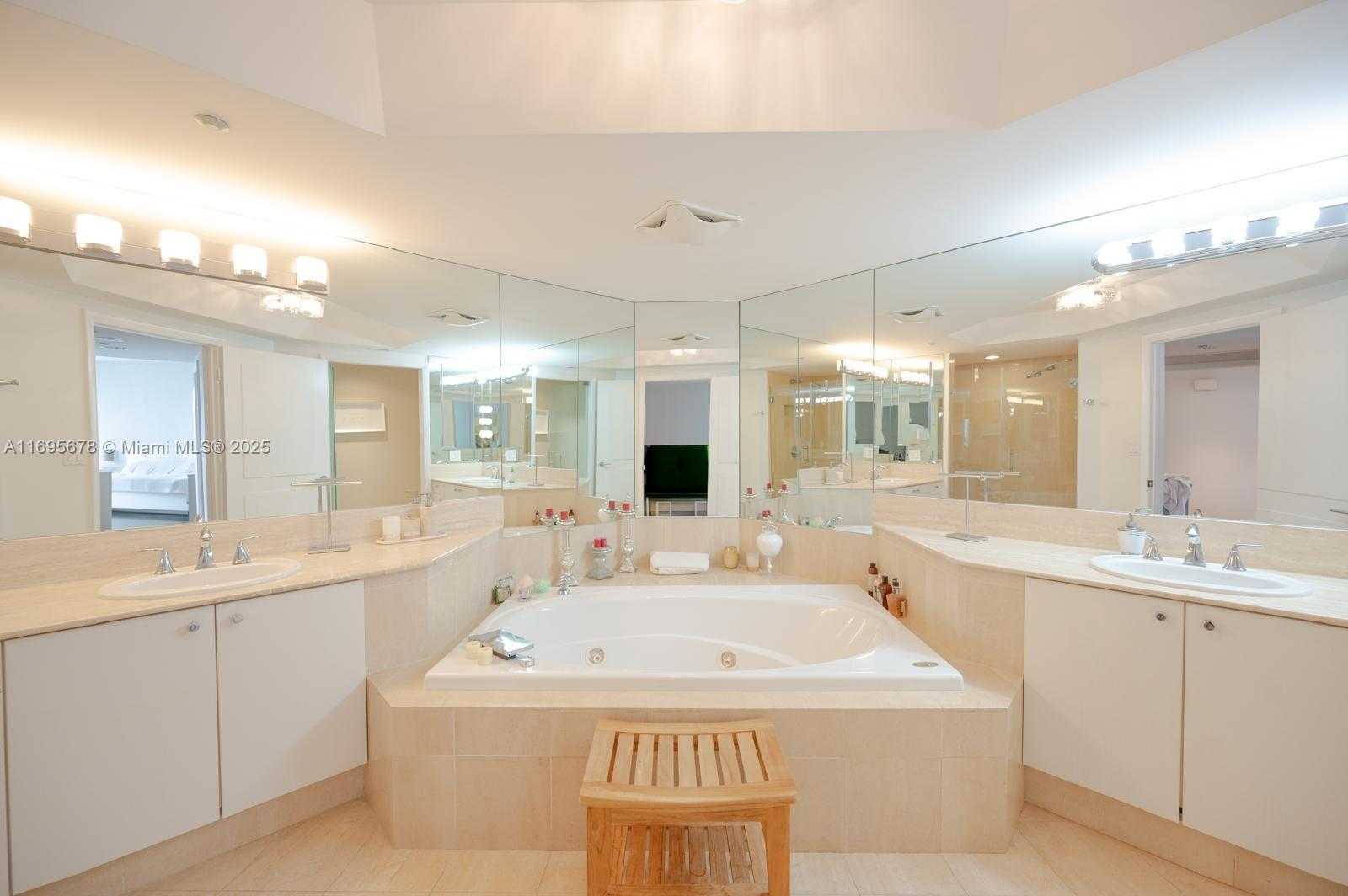 Small Image of 7000 ISLAND BLVD #1001, Aventura Number 11