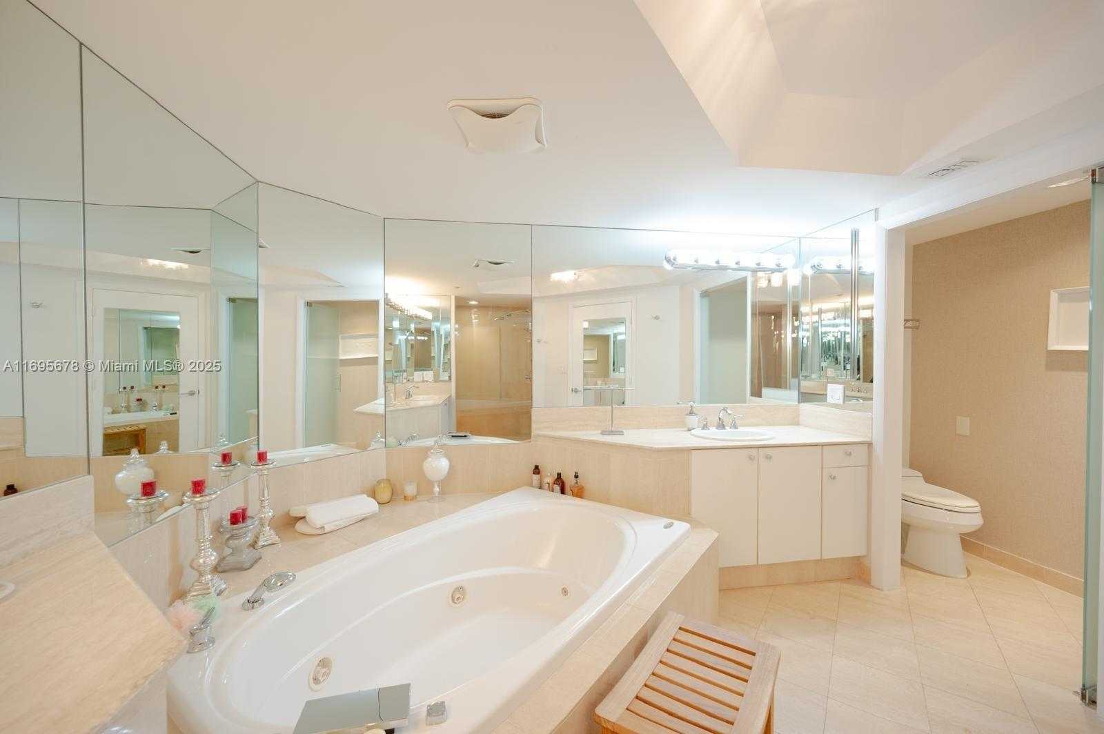 Small Image of 7000 ISLAND BLVD #1001, Aventura Number 19