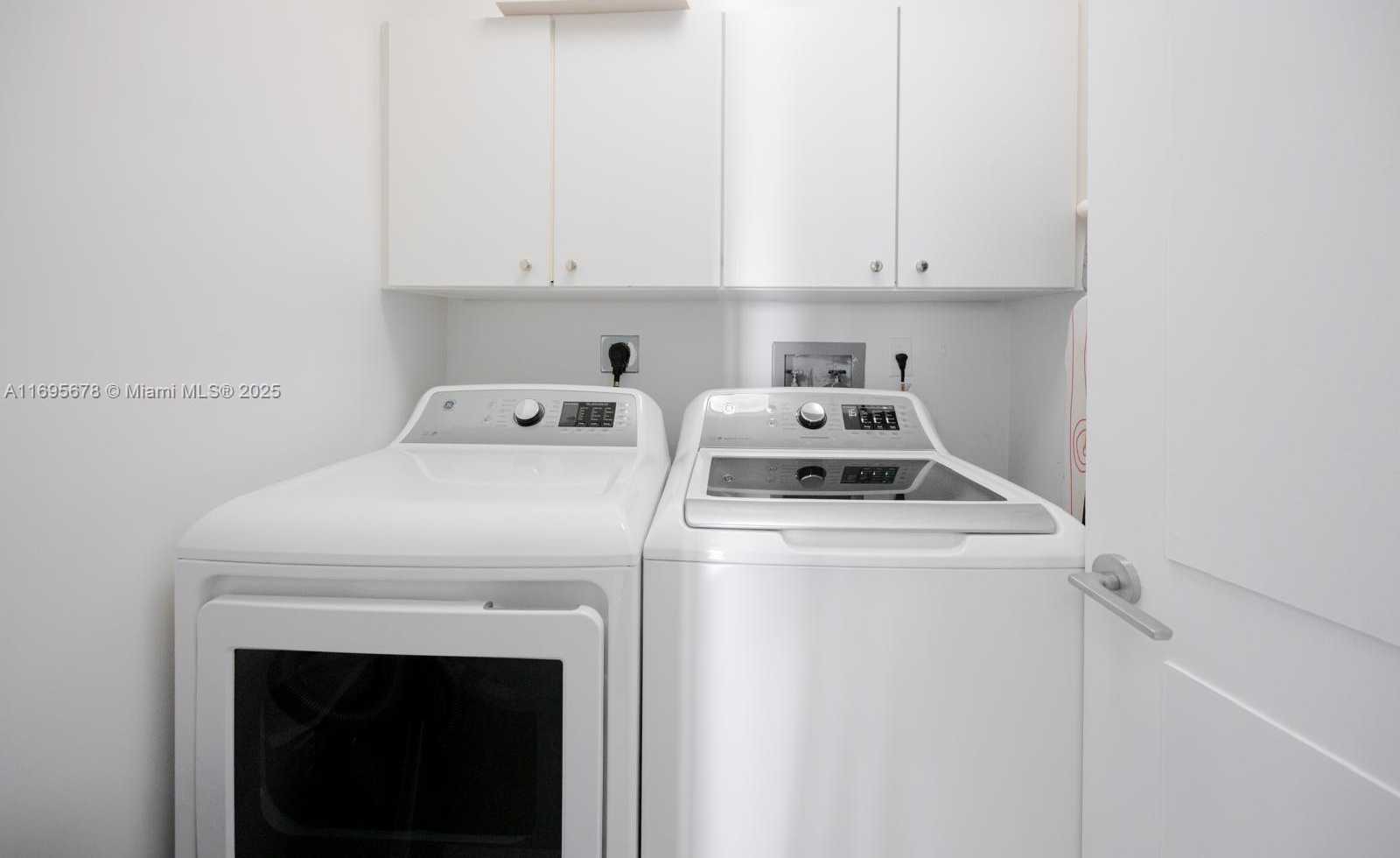 Small Image of 7000 ISLAND BLVD #1001, Aventura Number 21