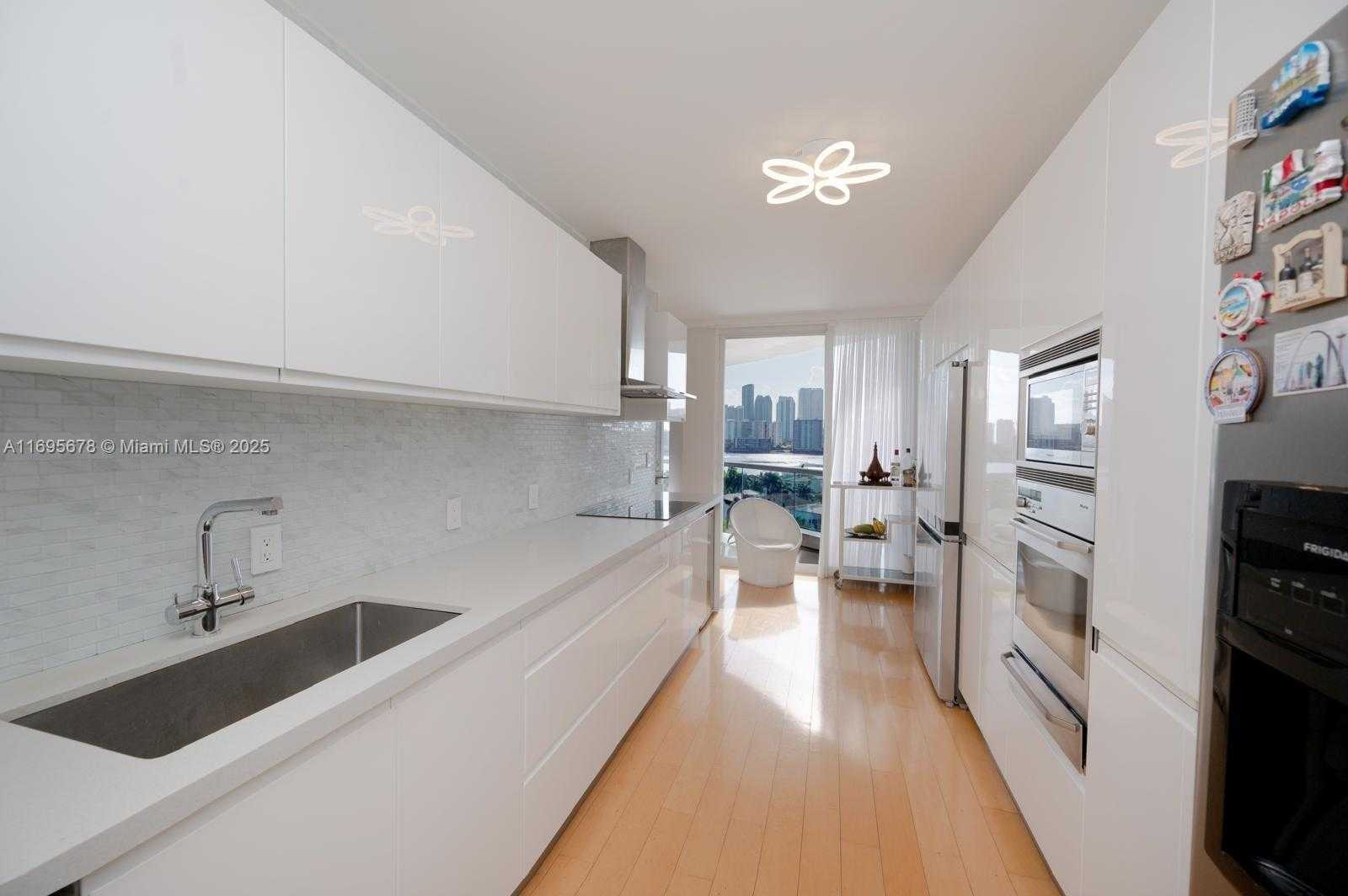 Small Image of 7000 ISLAND BLVD #1001, Aventura Number 5