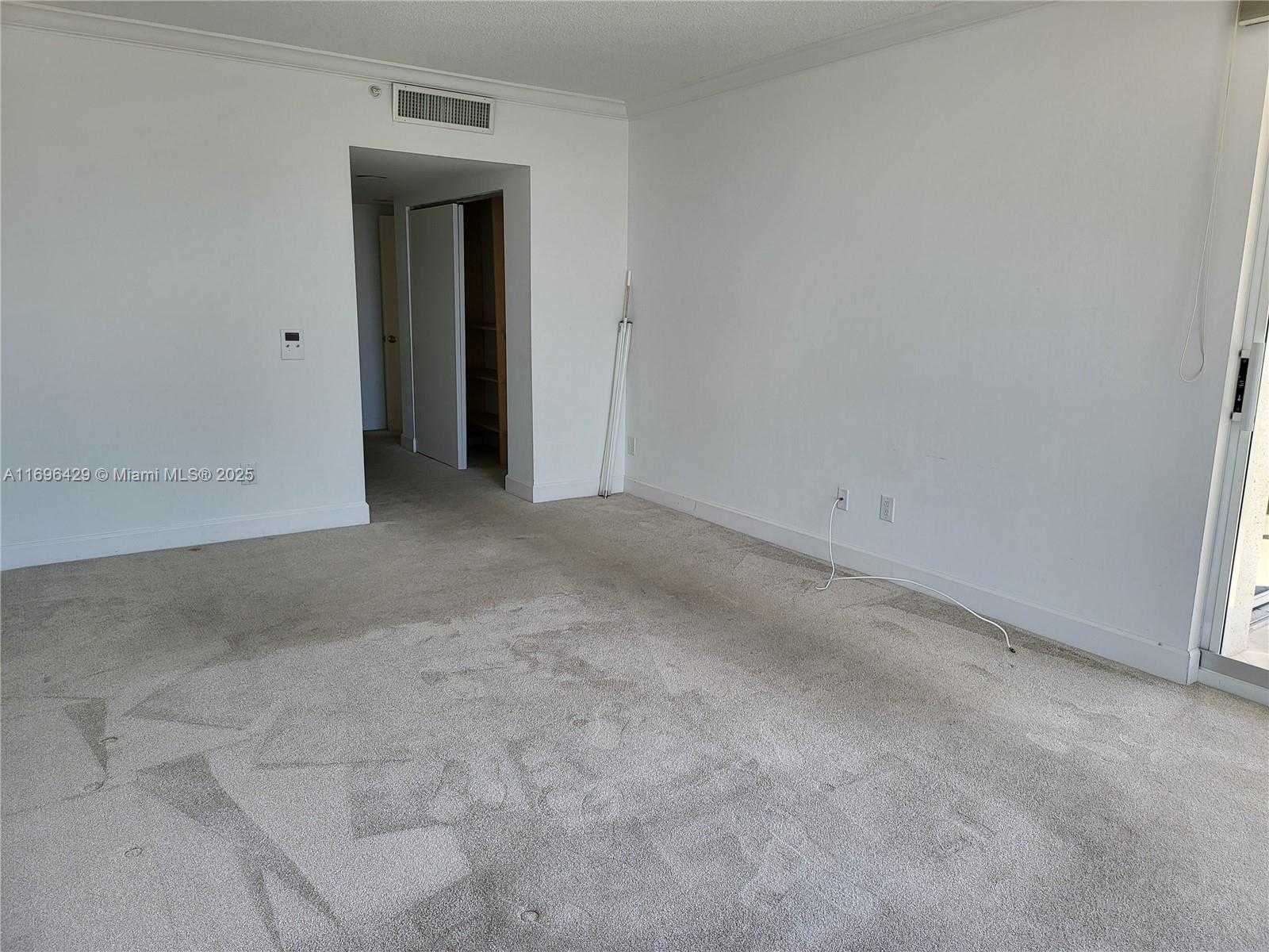 Small Image of 21205 YACHT CLUB DR #2303, Aventura Number 12