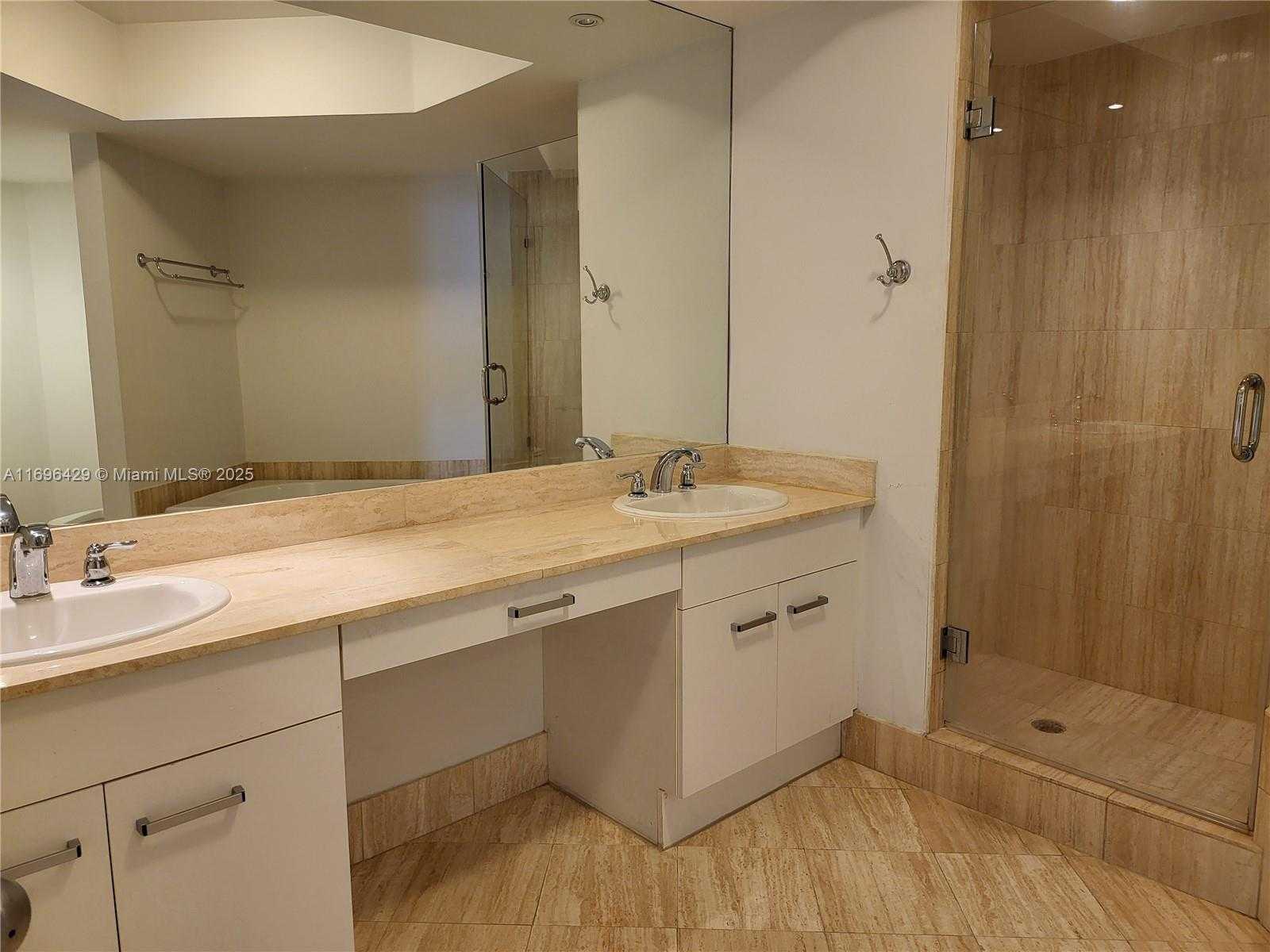 Small Image of 21205 YACHT CLUB DR #2303, Aventura Number 14