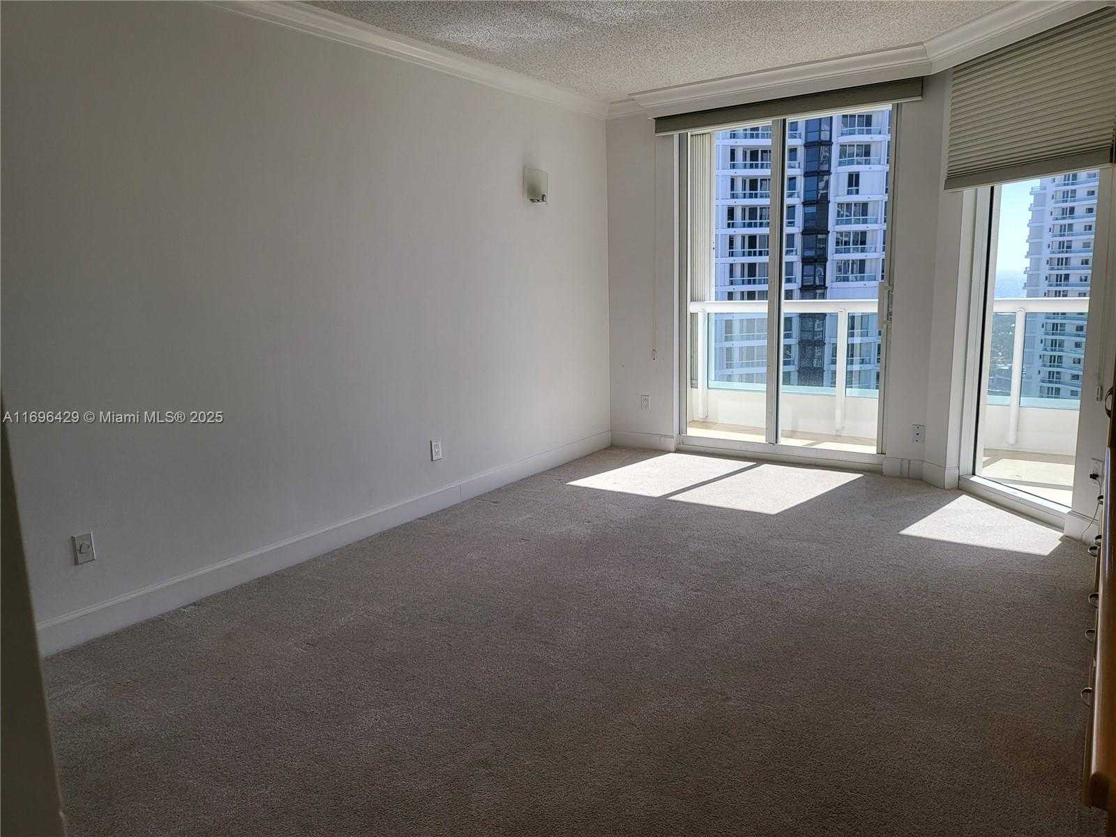 Small Image of 21205 YACHT CLUB DR #2303, Aventura Number 16
