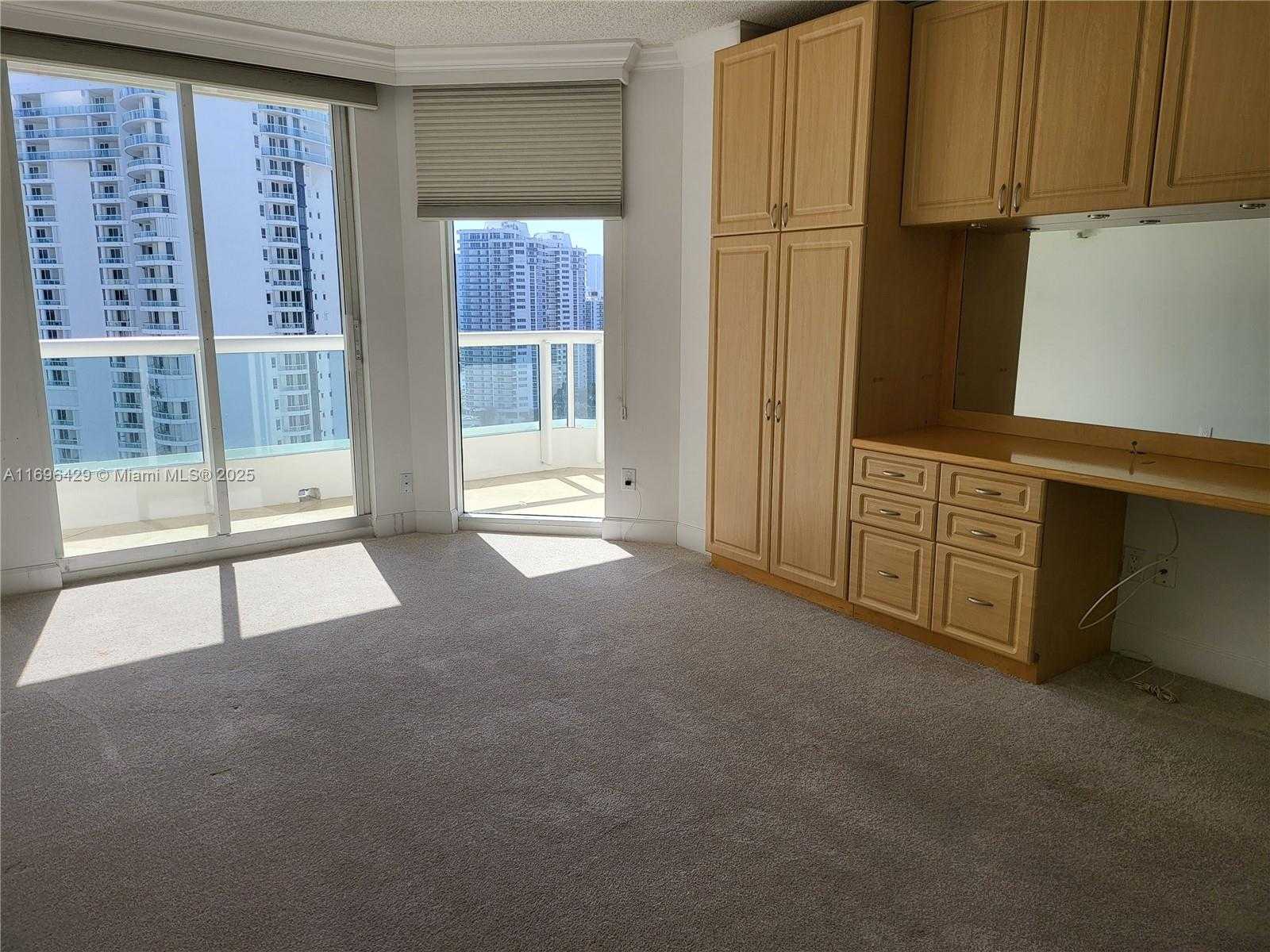 Small Image of 21205 YACHT CLUB DR #2303, Aventura Number 17